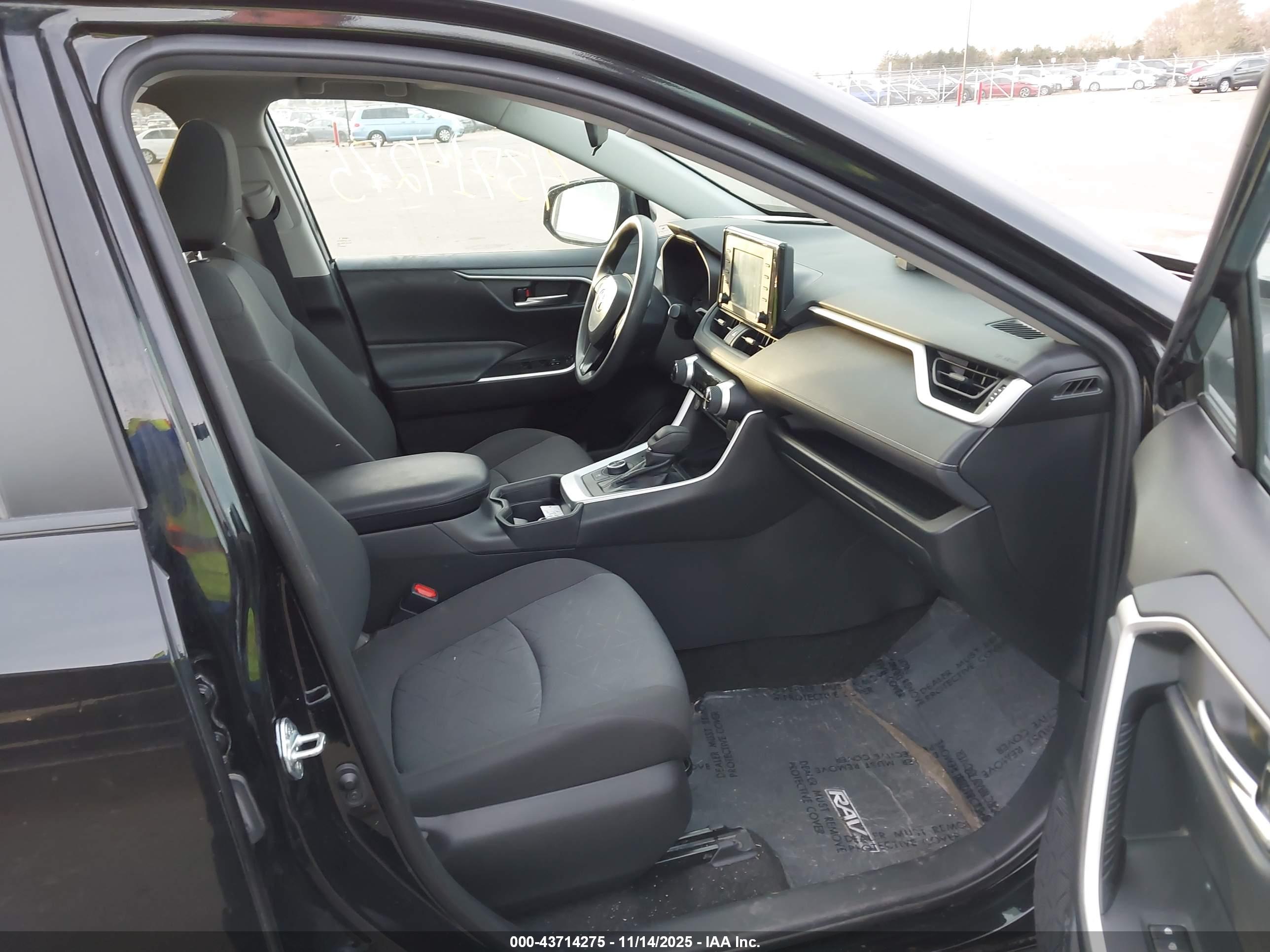 TOYOTA RAV4 image 5