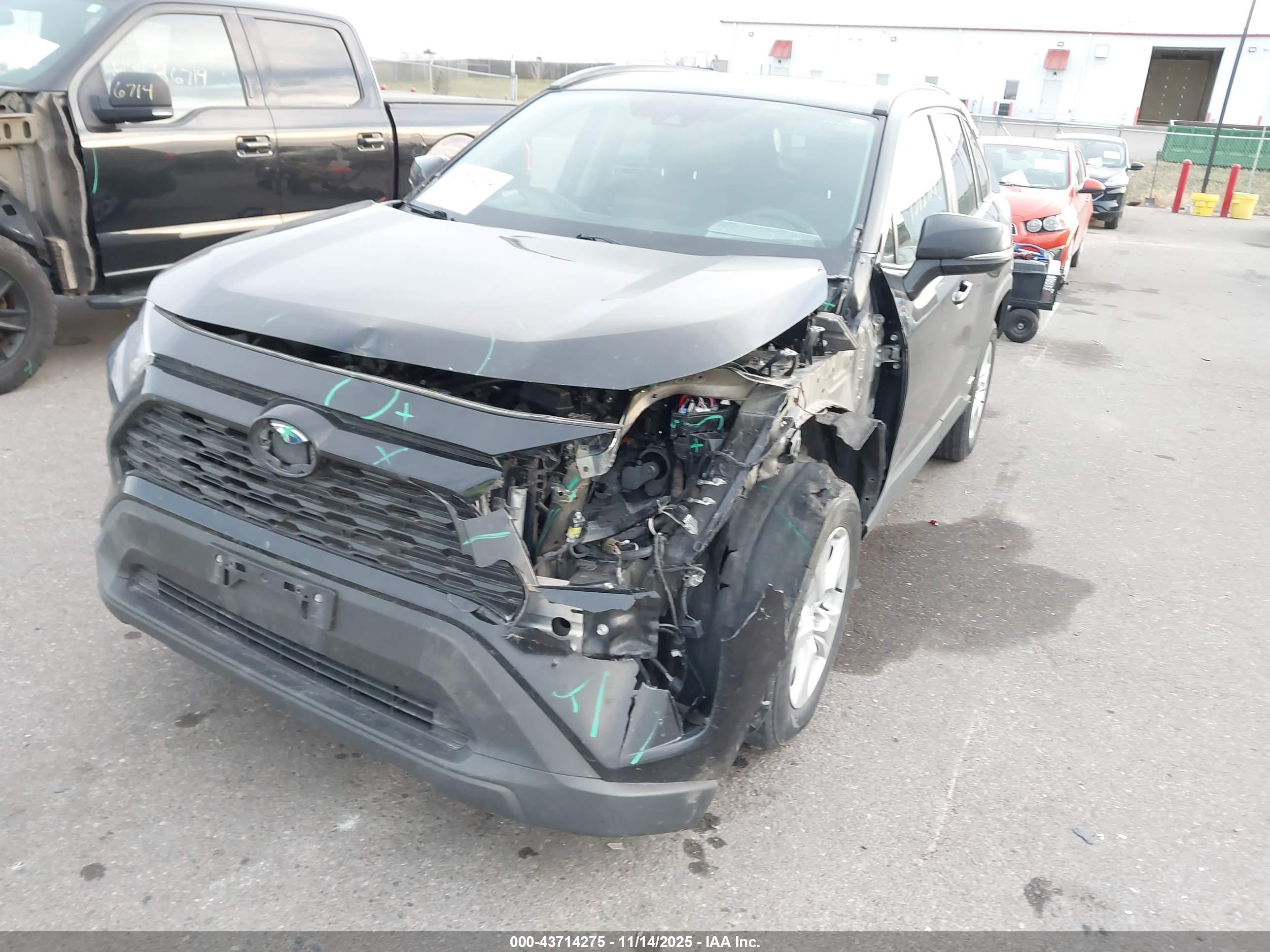 TOYOTA RAV4 image 6