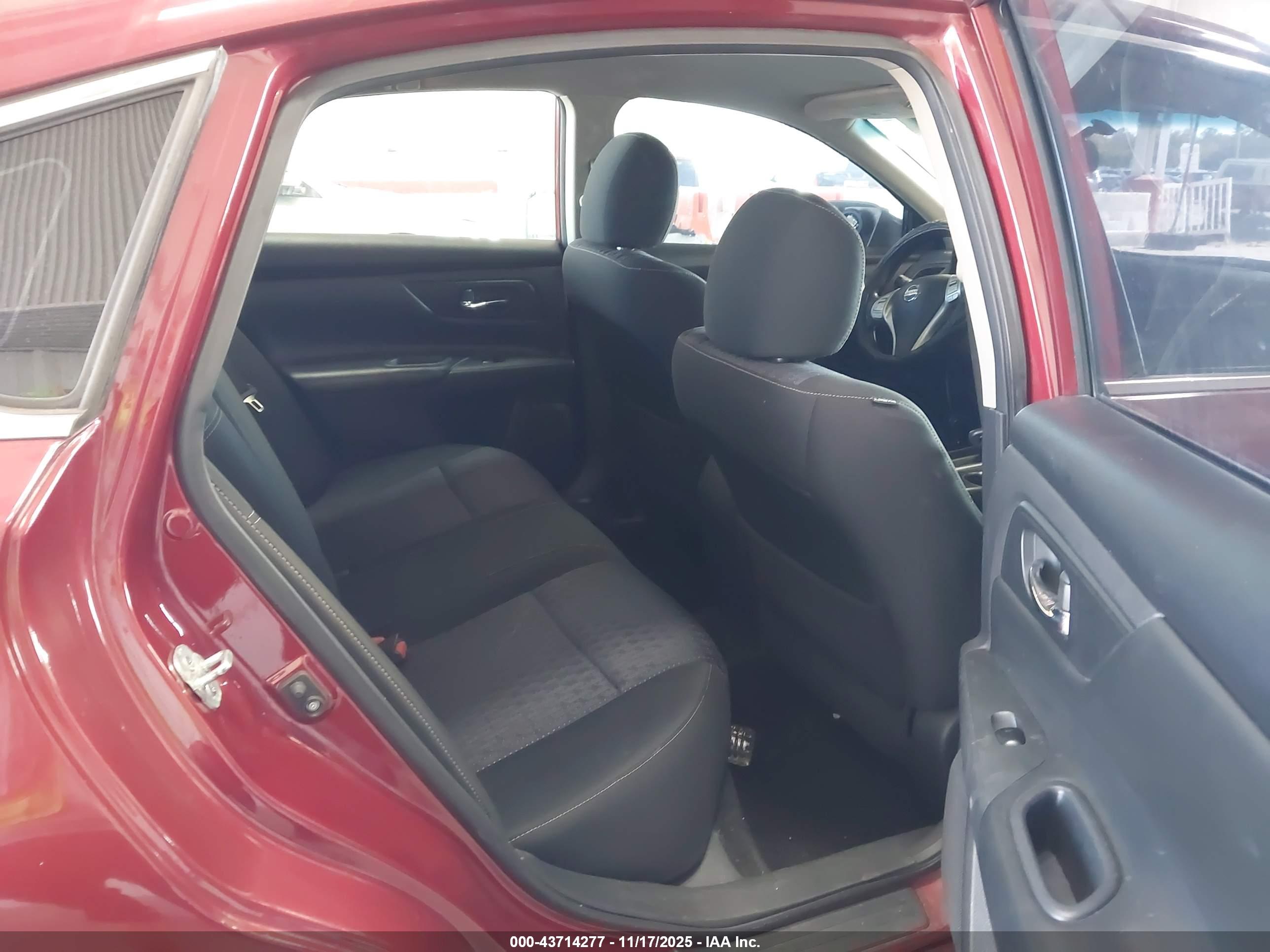 NISSAN ALTIMA image 8