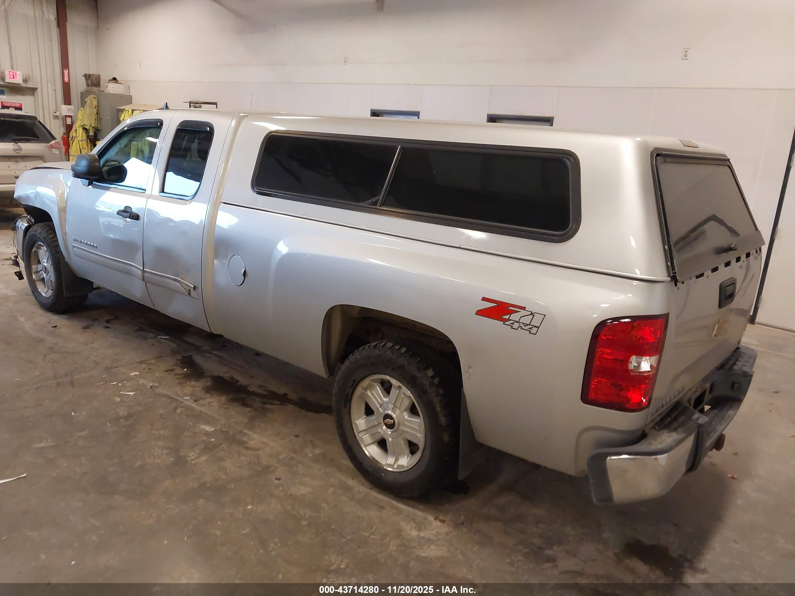 CHEVROLET SILVERADO image 3