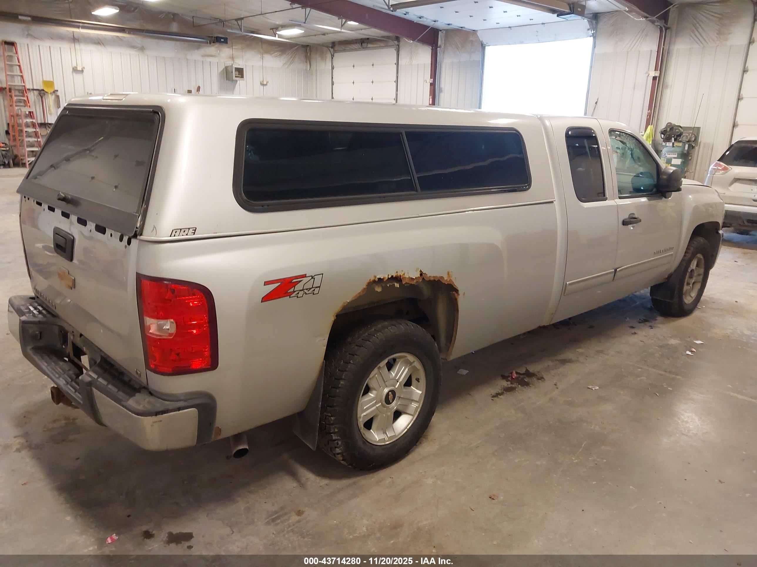 CHEVROLET SILVERADO image 4
