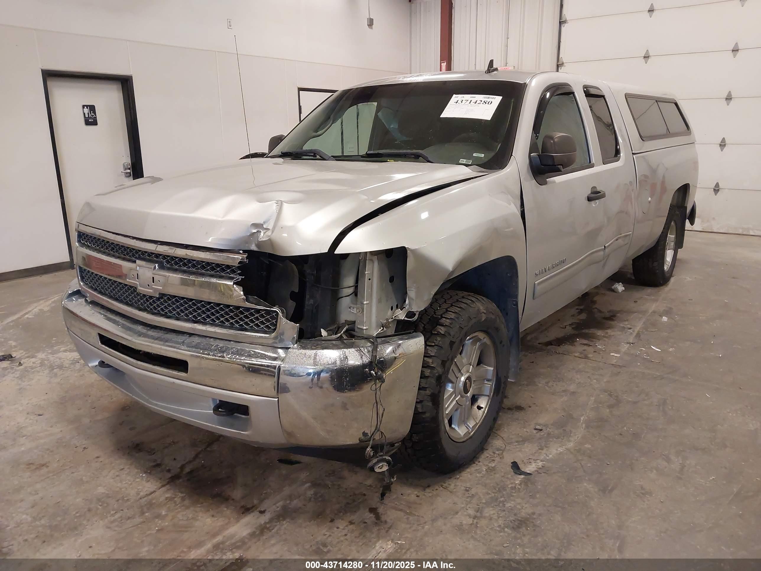 CHEVROLET SILVERADO image 6