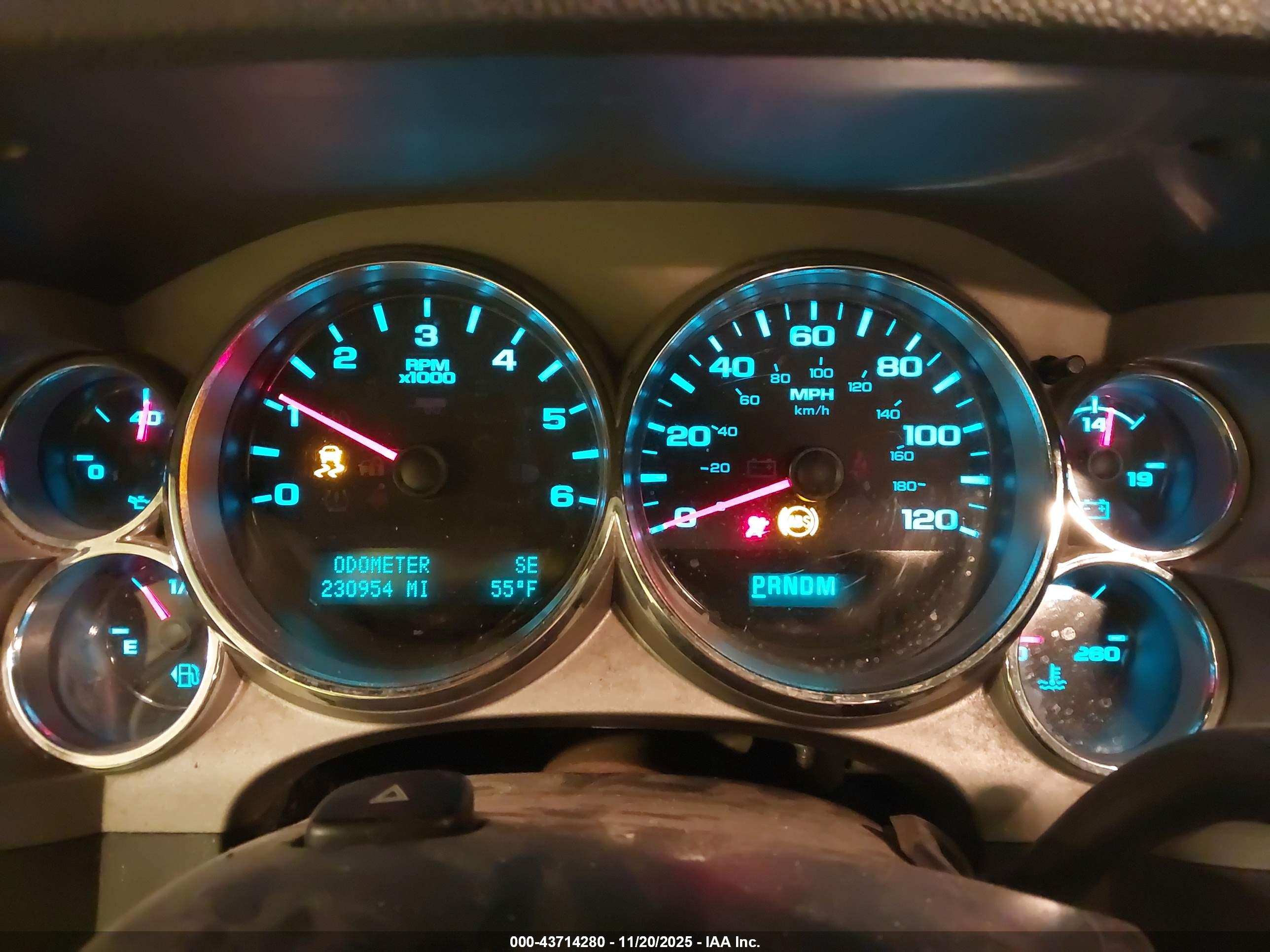 CHEVROLET SILVERADO image 7
