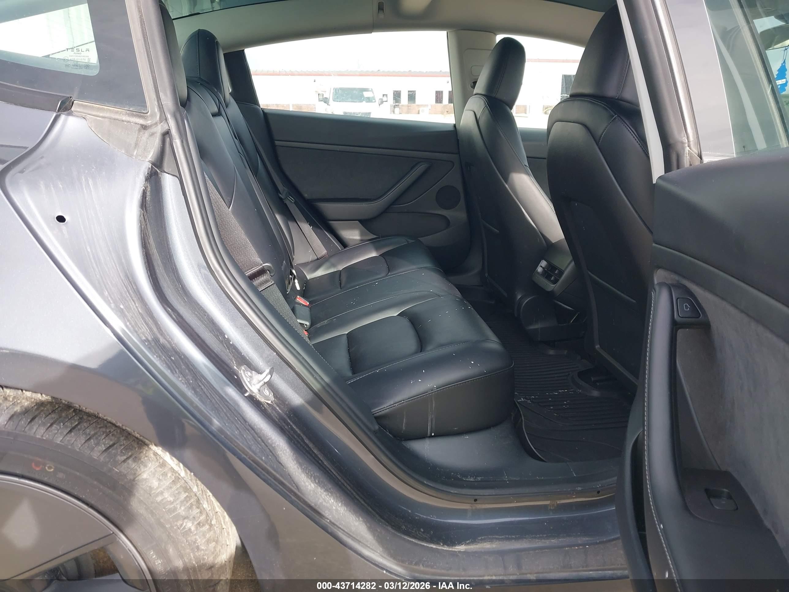 TESLA MODEL image 8