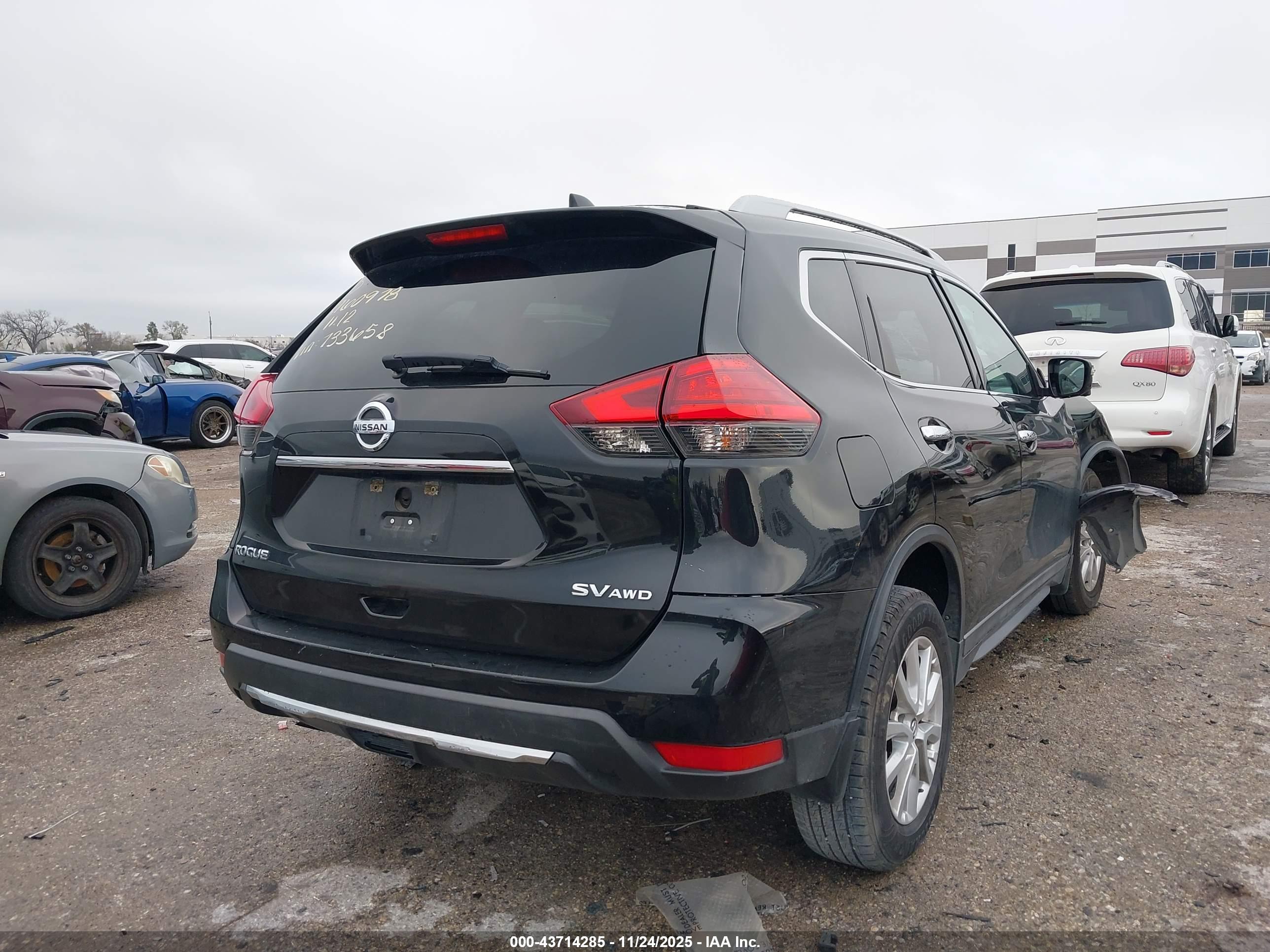 NISSAN ROGUE image 4