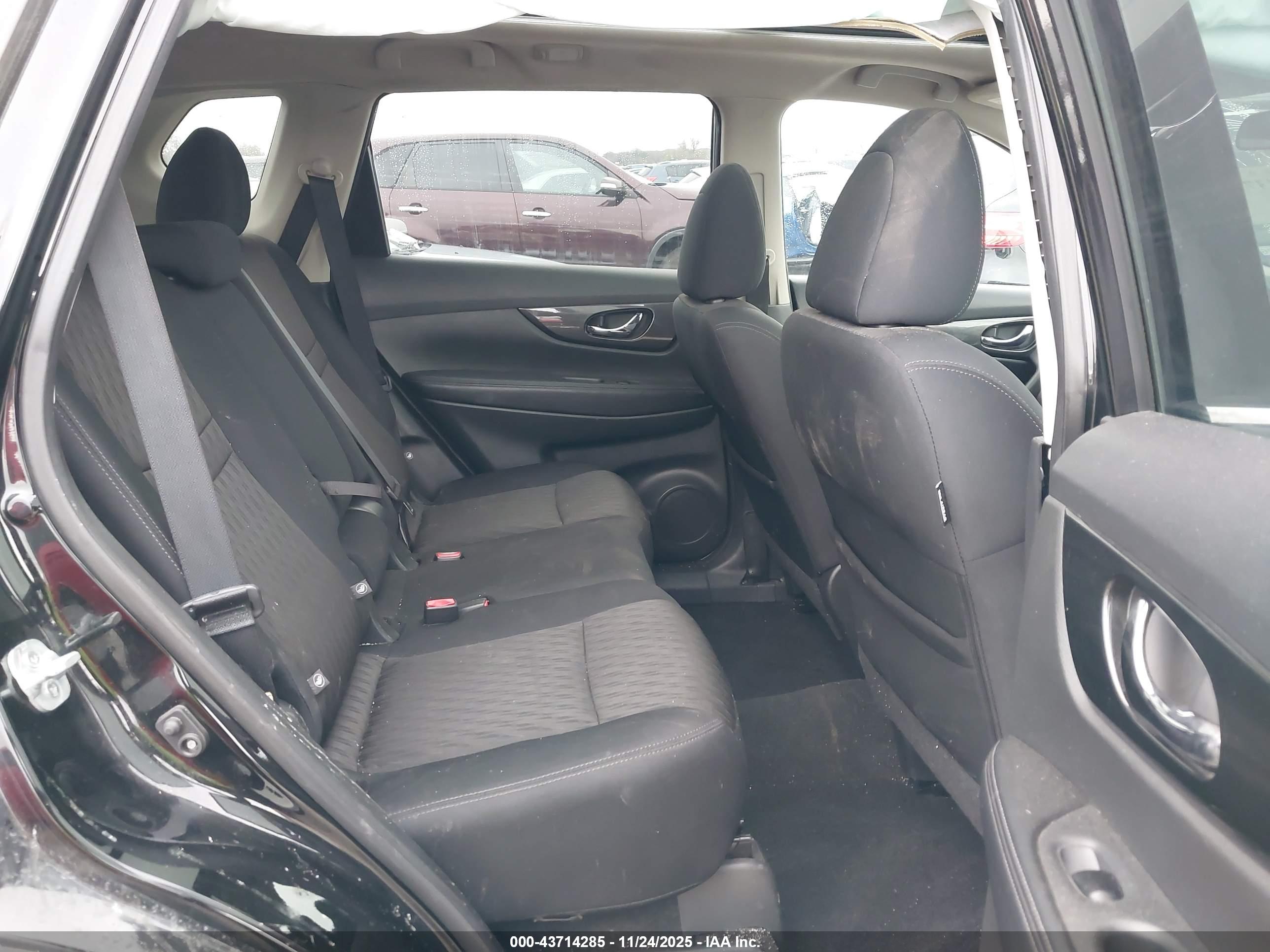 NISSAN ROGUE image 8