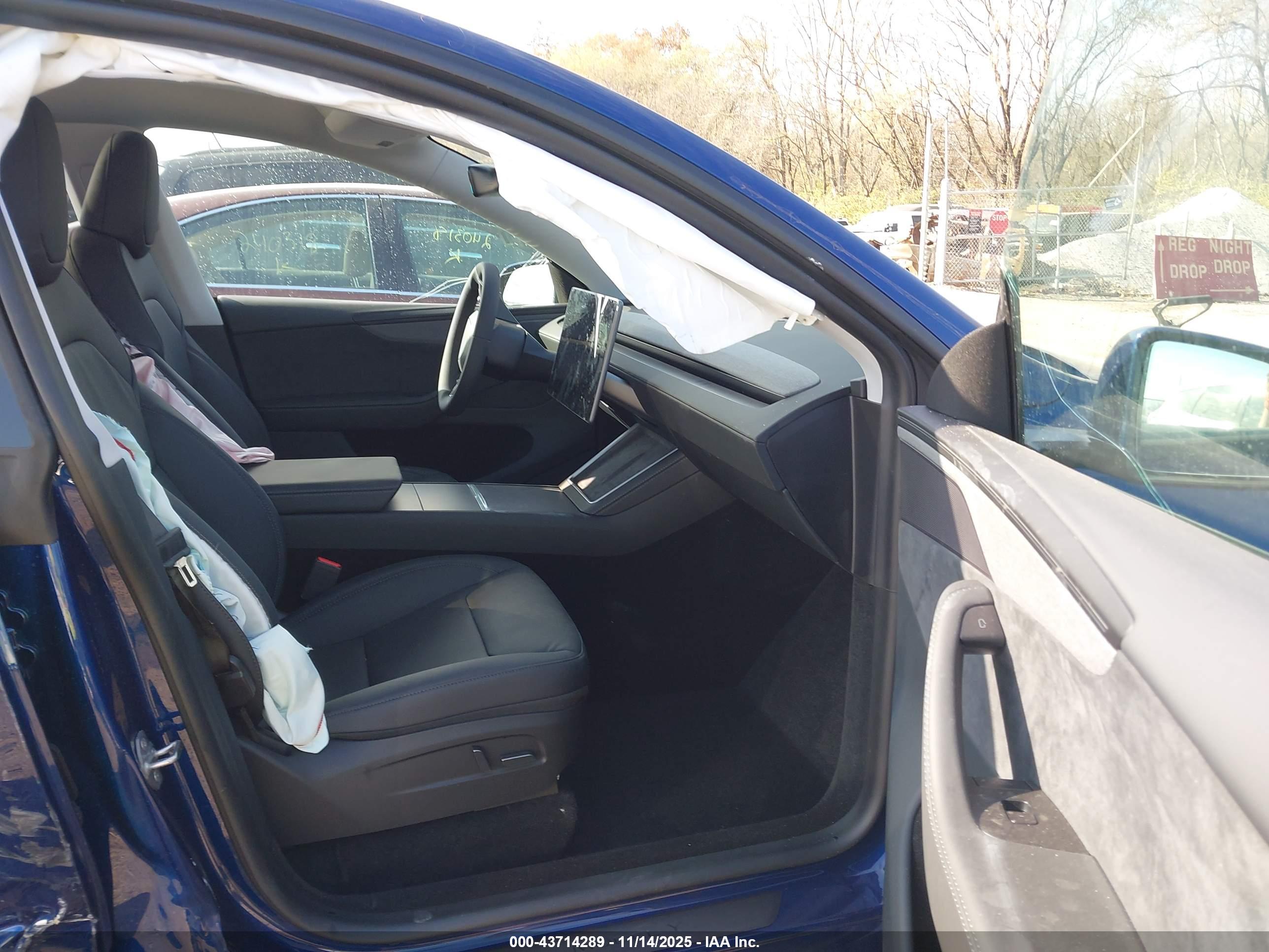 TESLA MODEL image 5