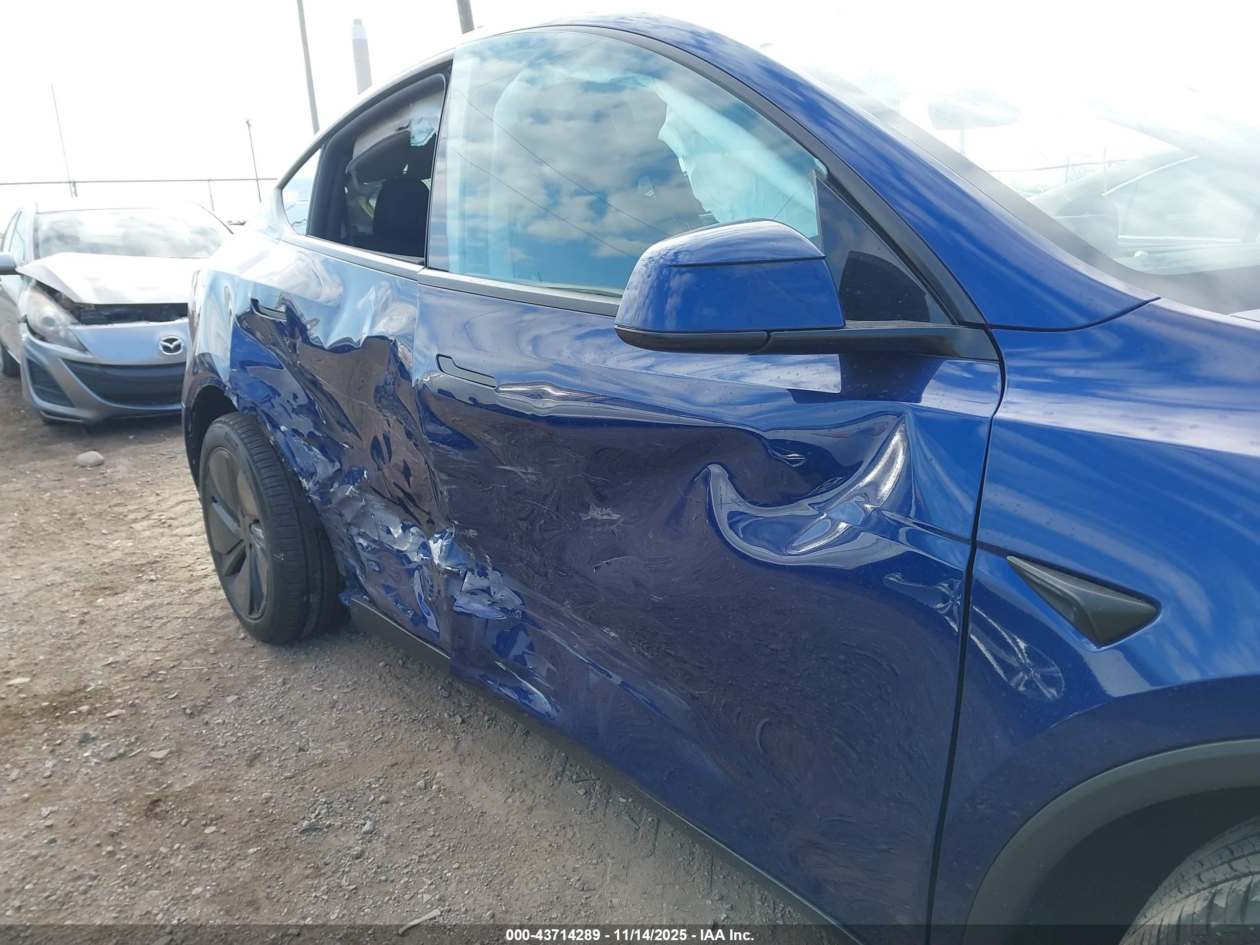 TESLA MODEL image 6