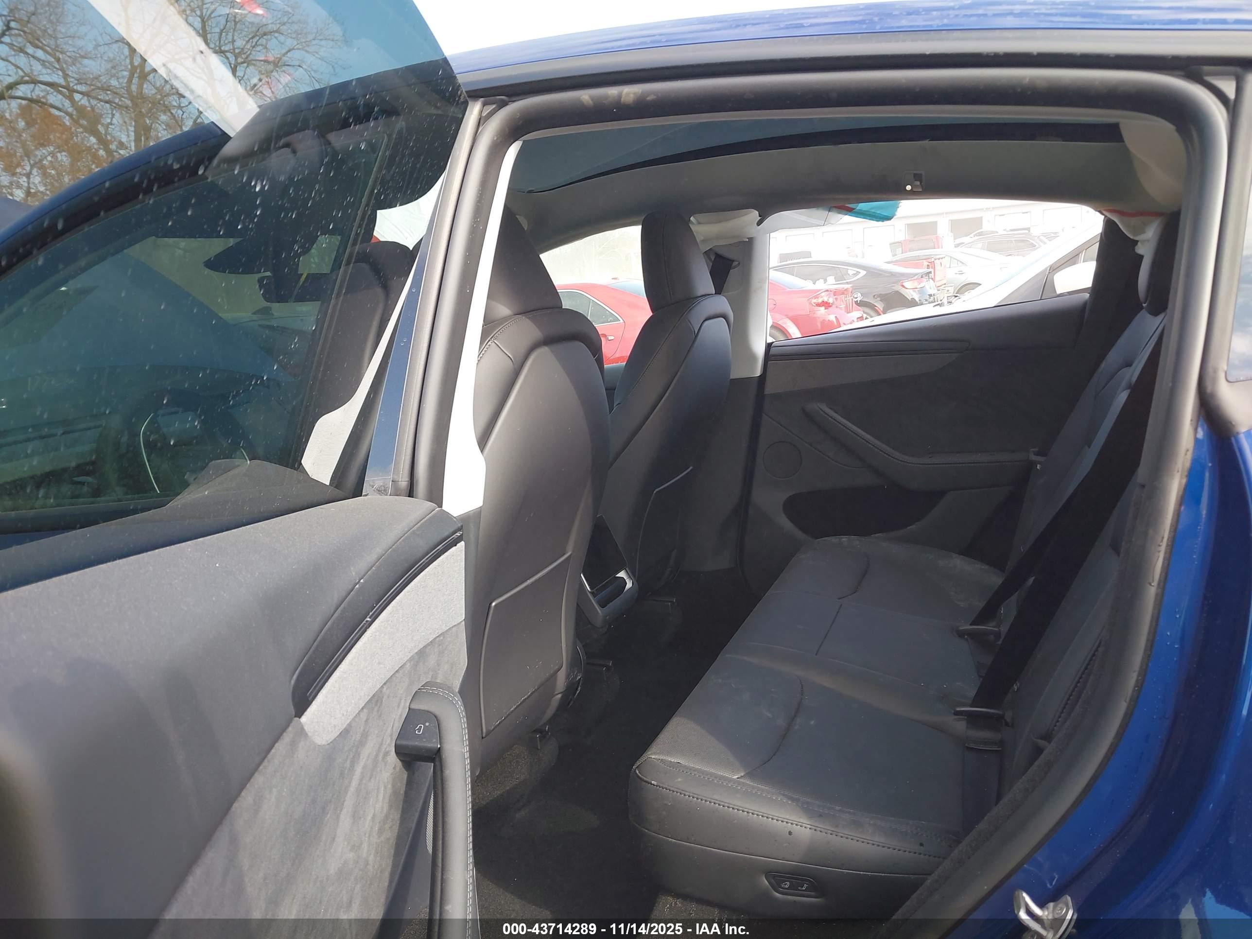 TESLA MODEL image 8