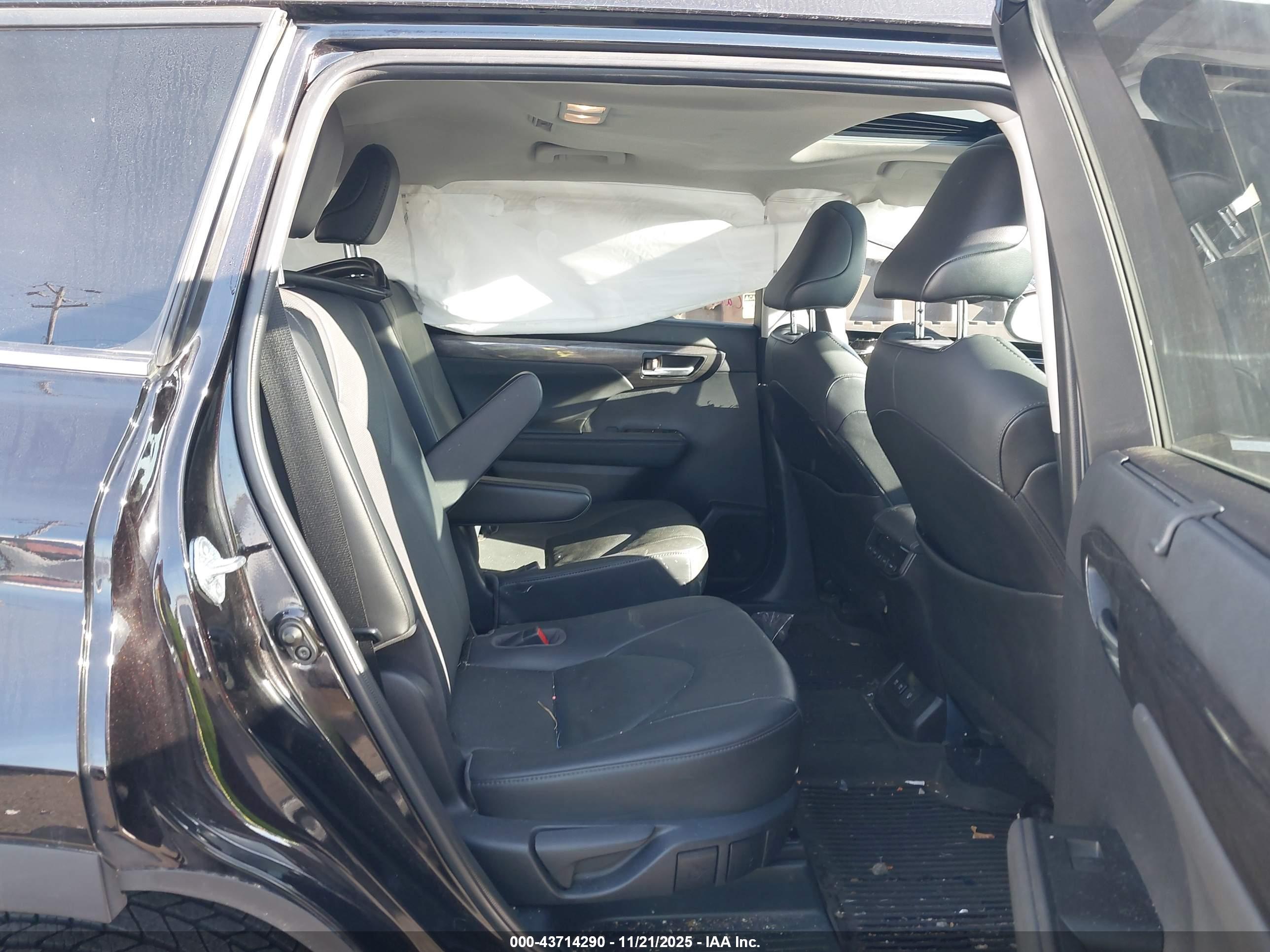 TOYOTA HIGHLANDER image 8
