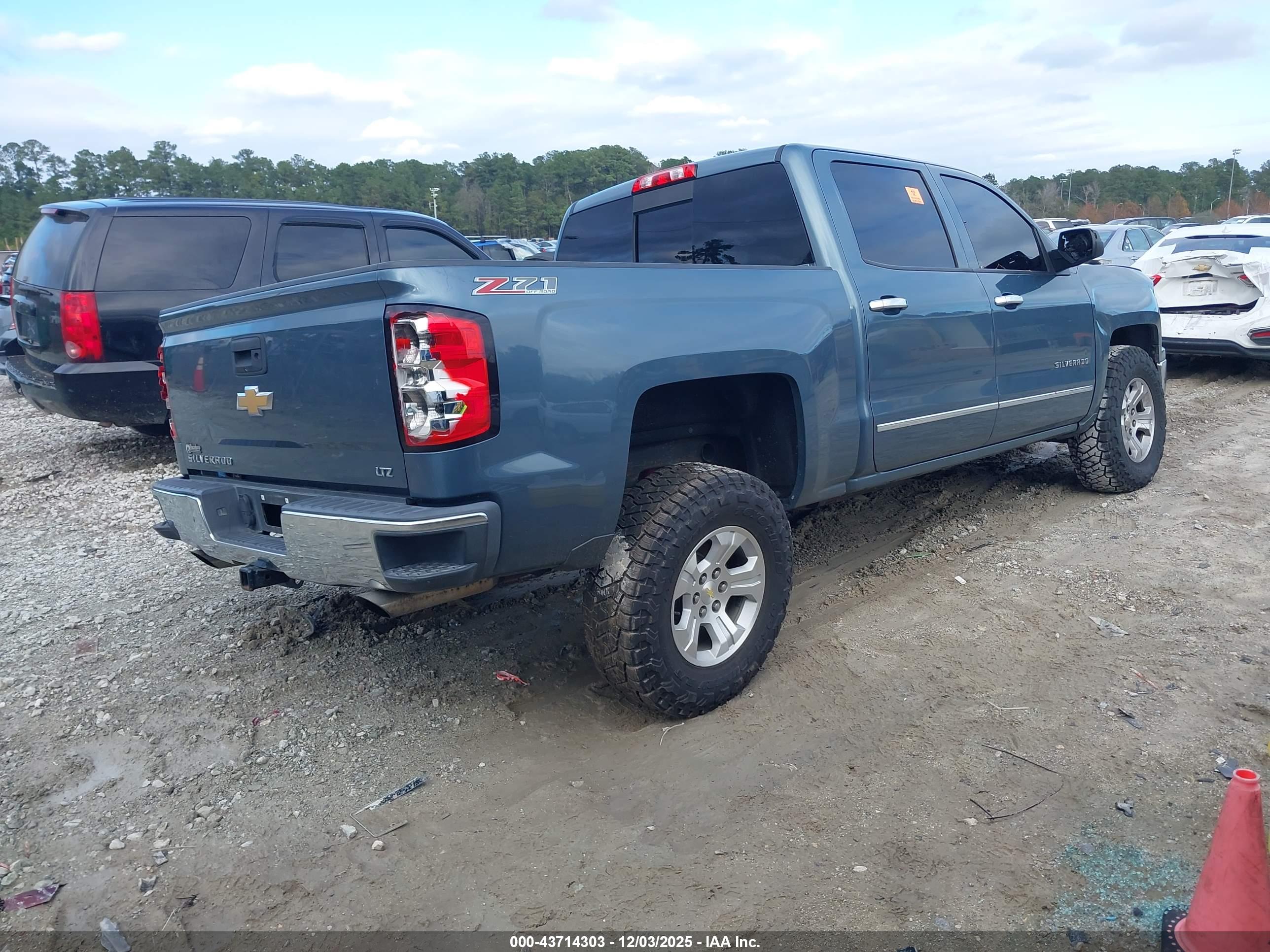 CHEVROLET SILVERADO image 4