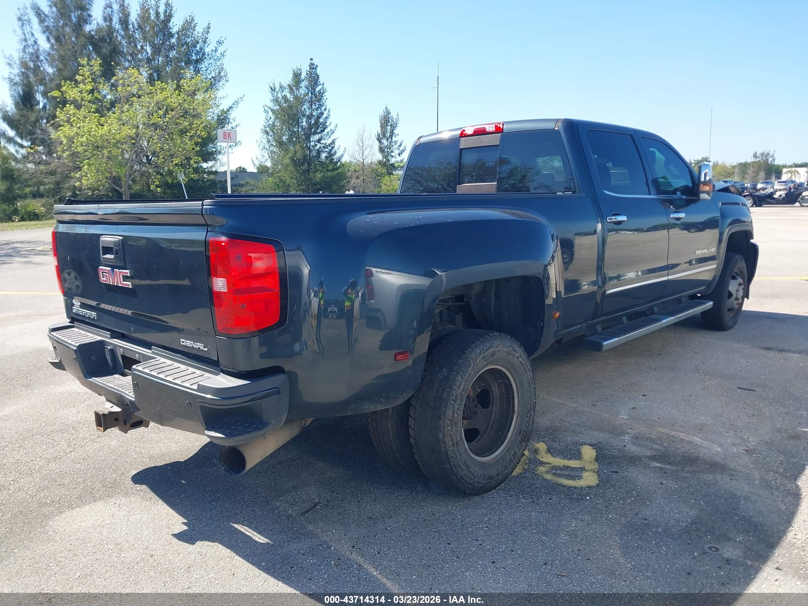 GMC SIERRA image 4