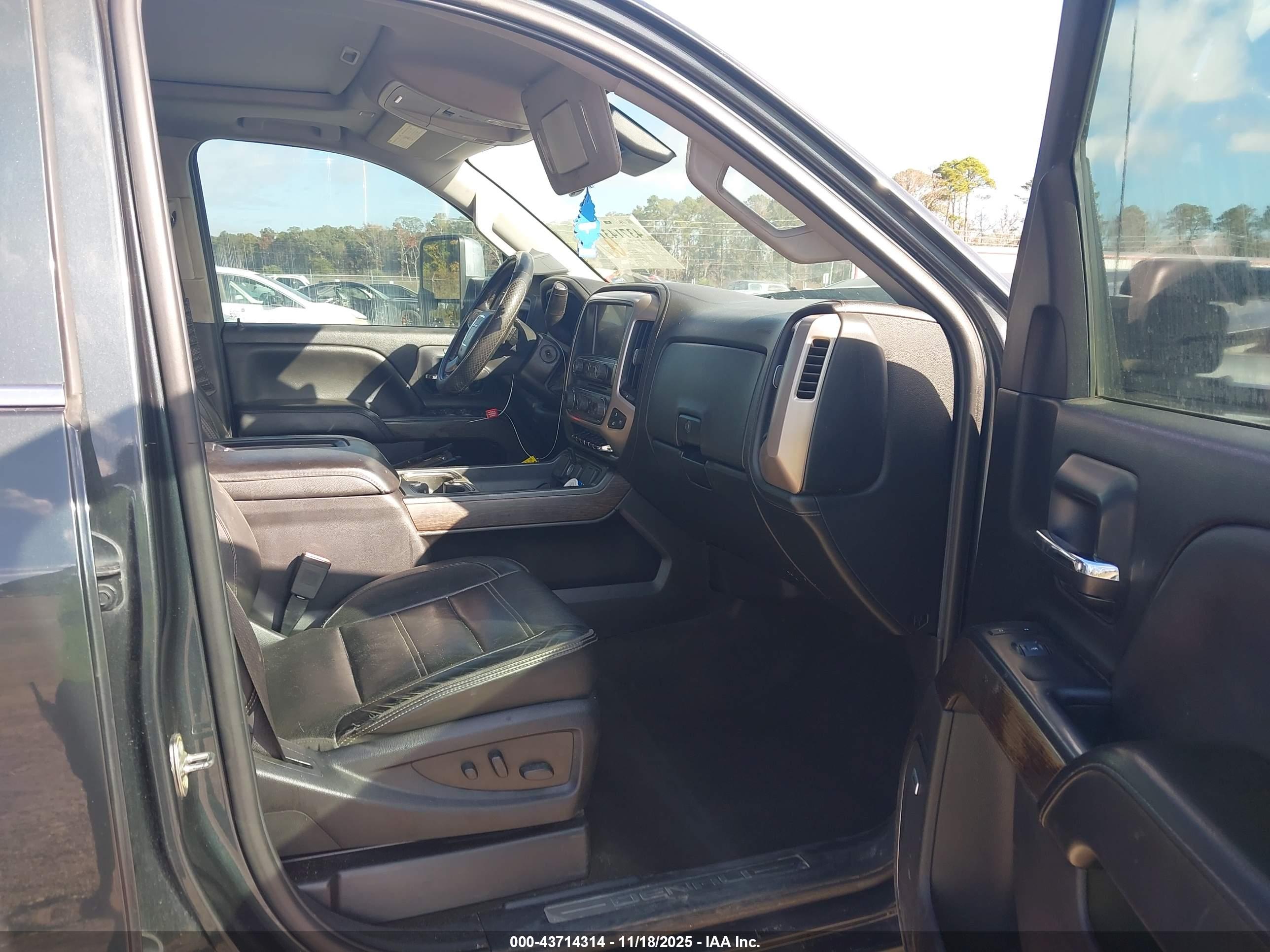 GMC SIERRA image 5