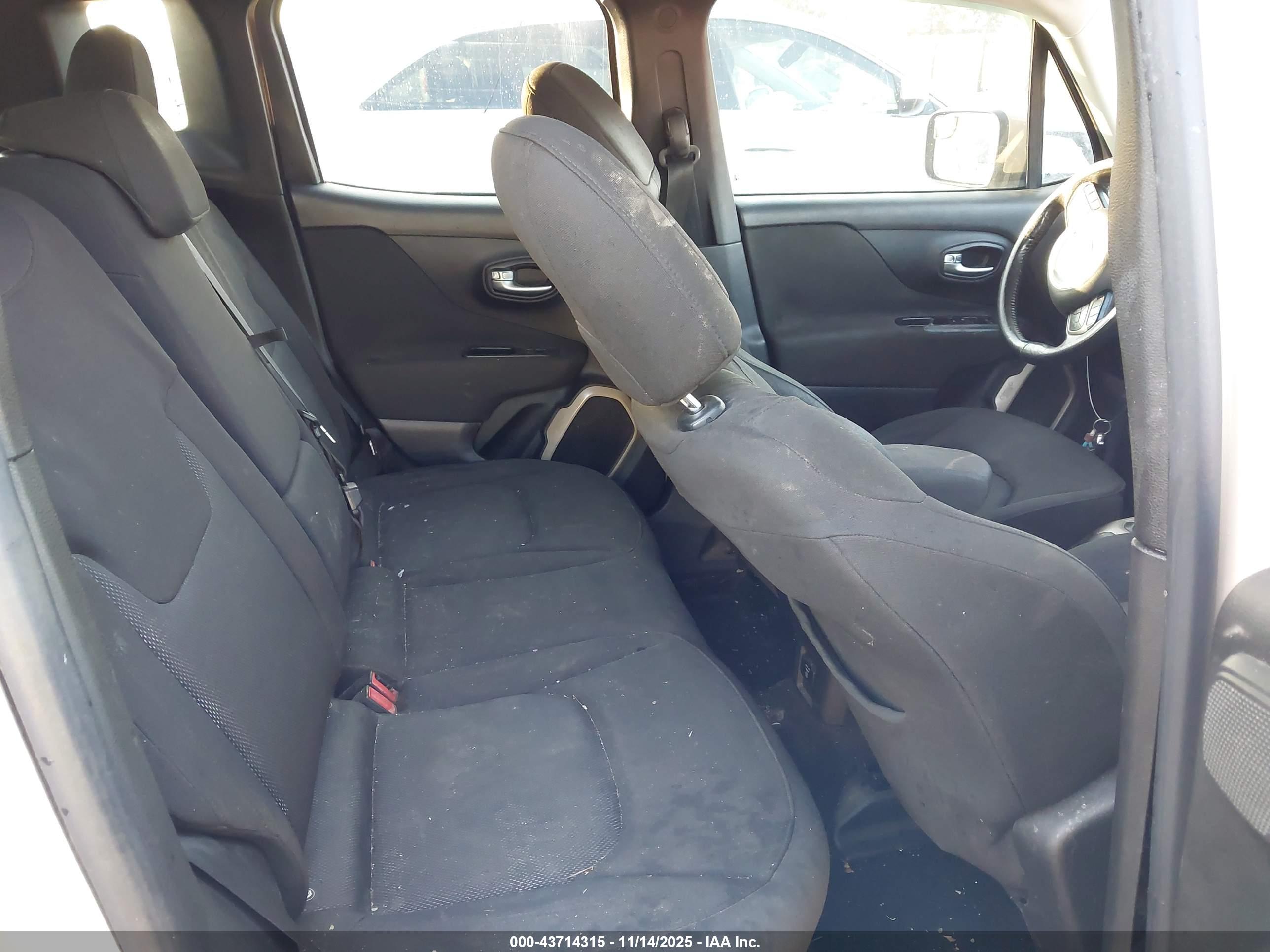 JEEP RENEGADE image 8