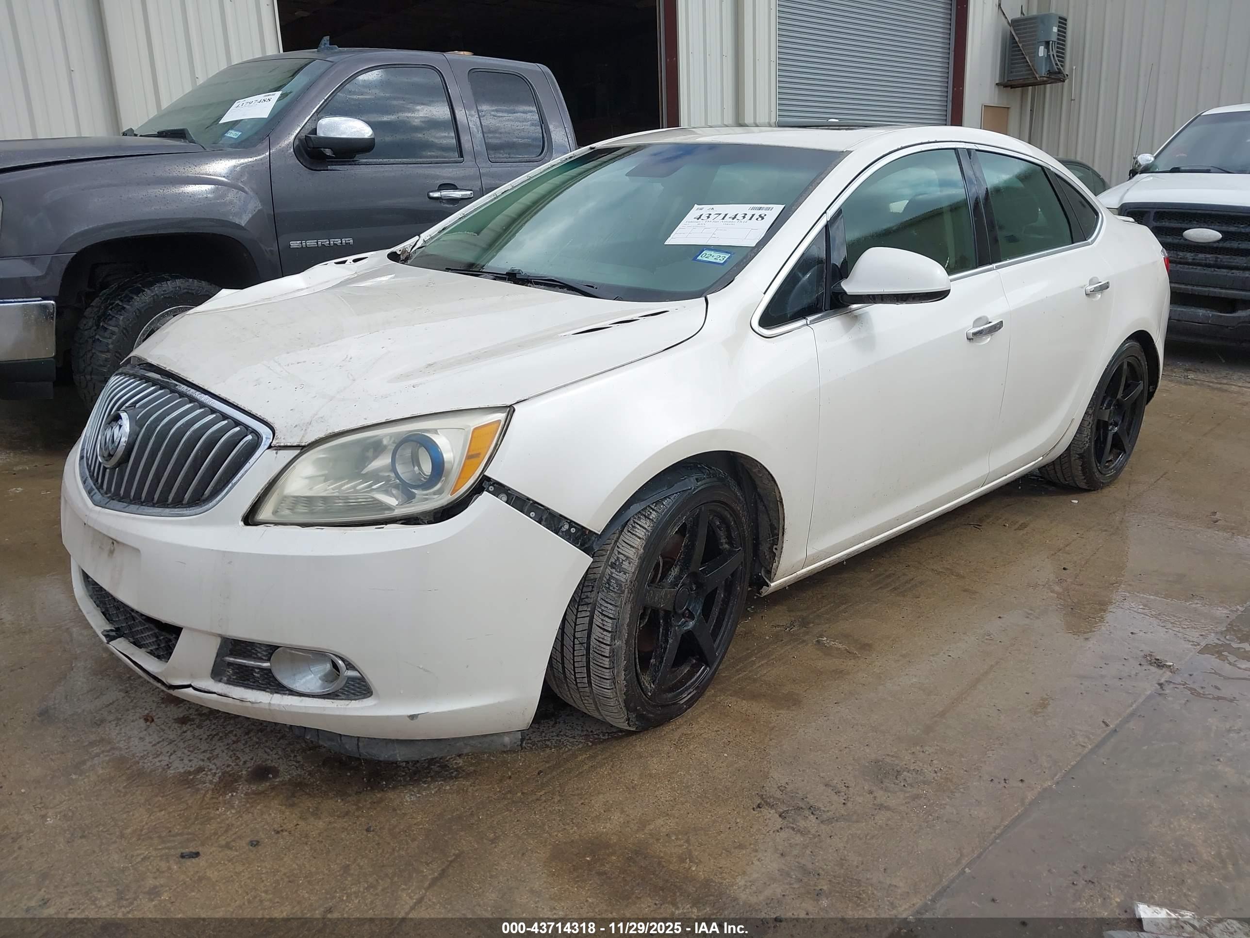 BUICK VERANO image 2