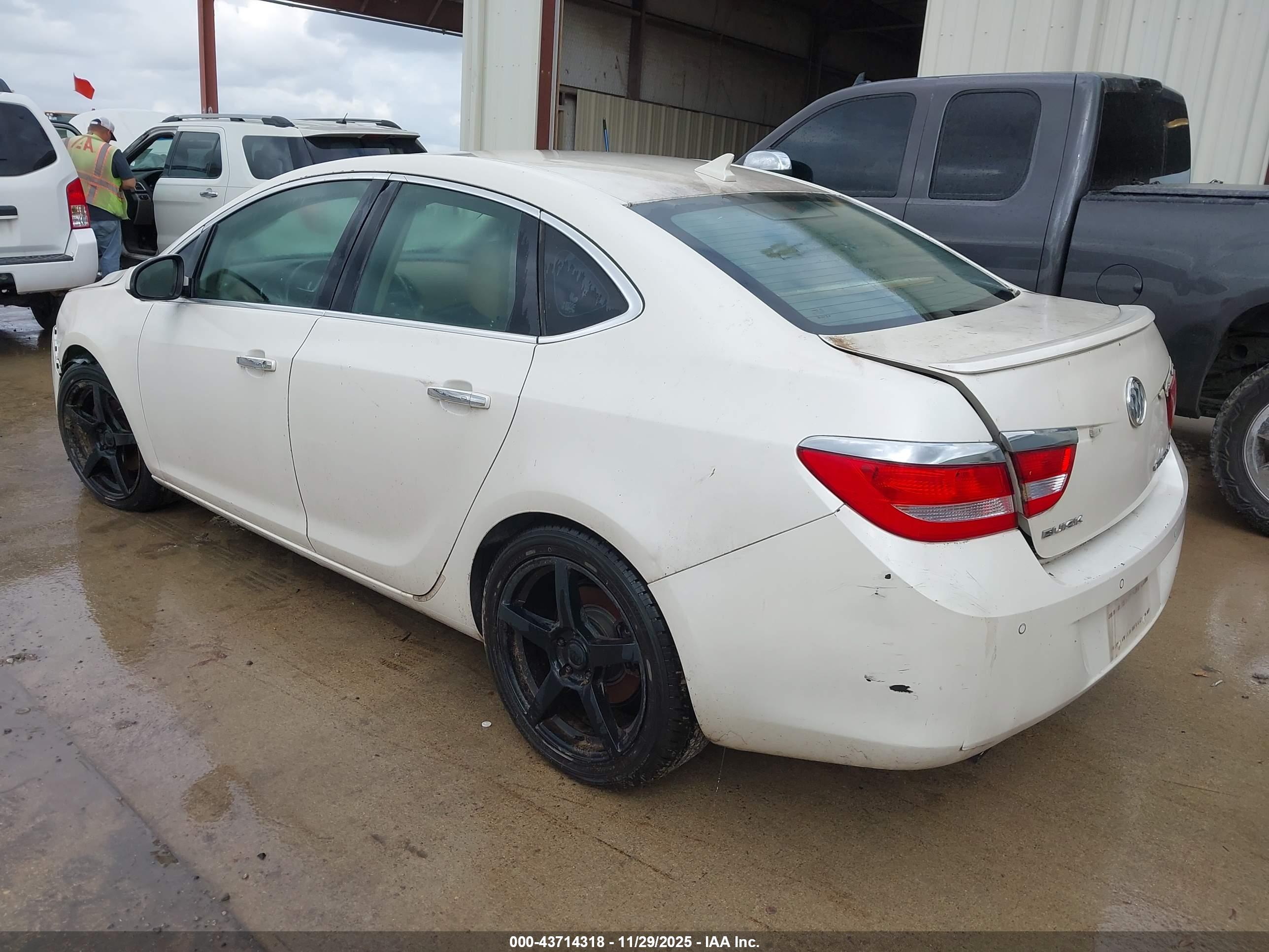 BUICK VERANO image 3