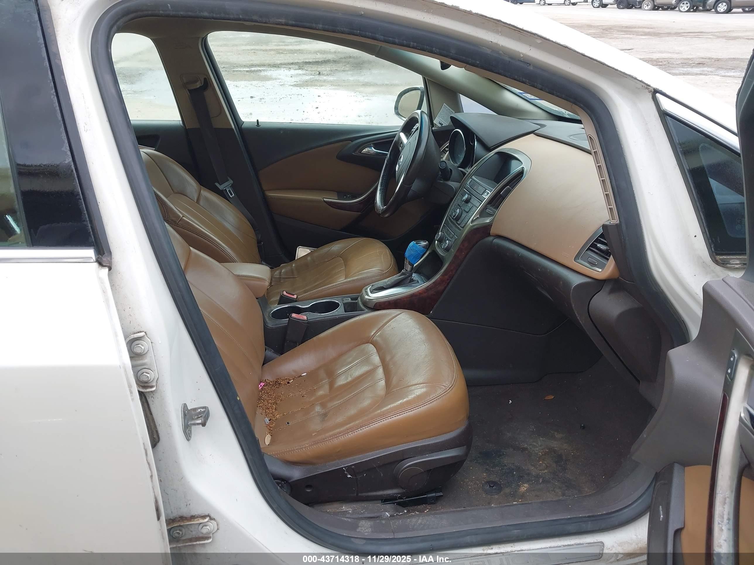 BUICK VERANO image 5