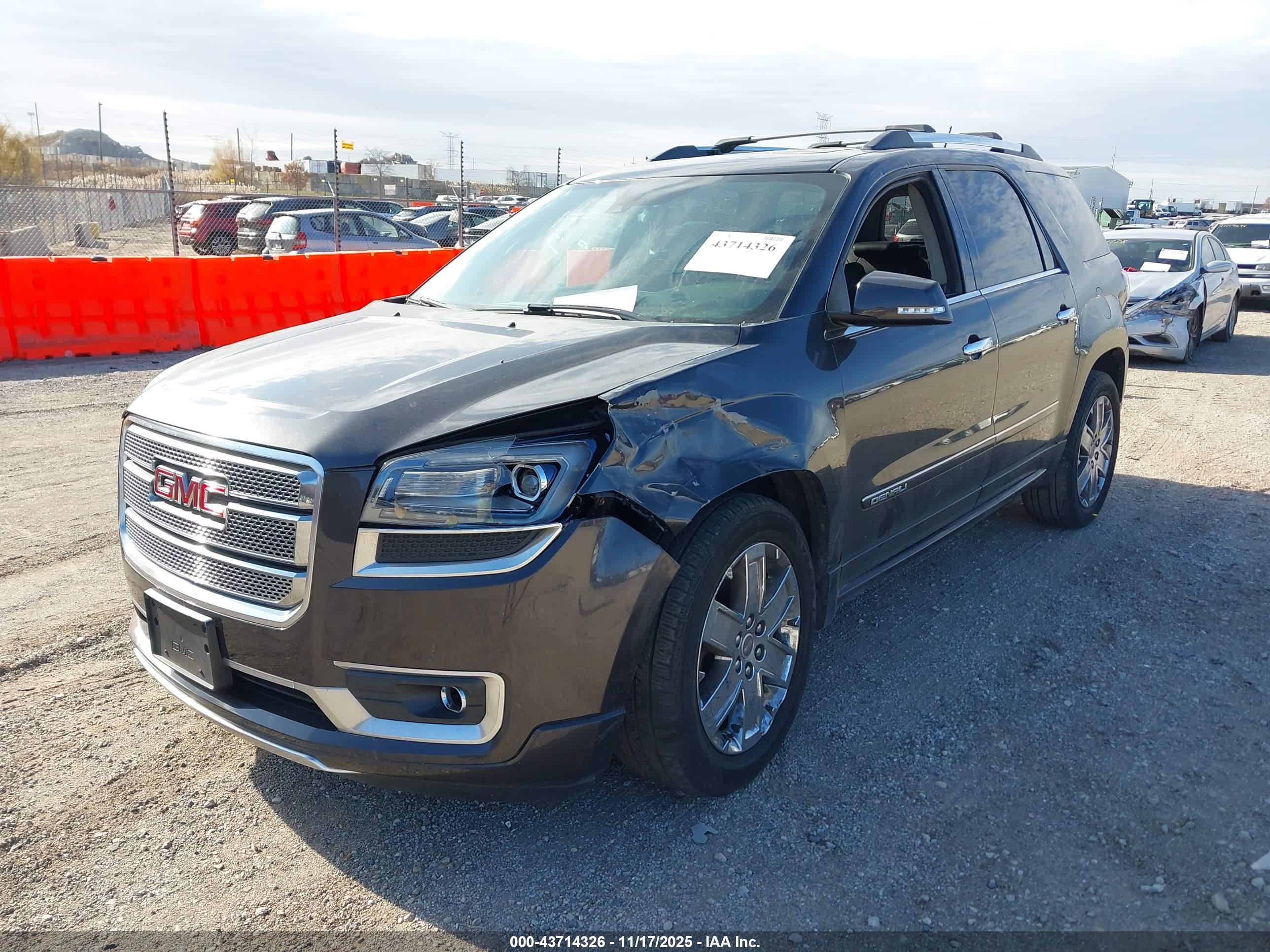 GMC ACADIA image 2