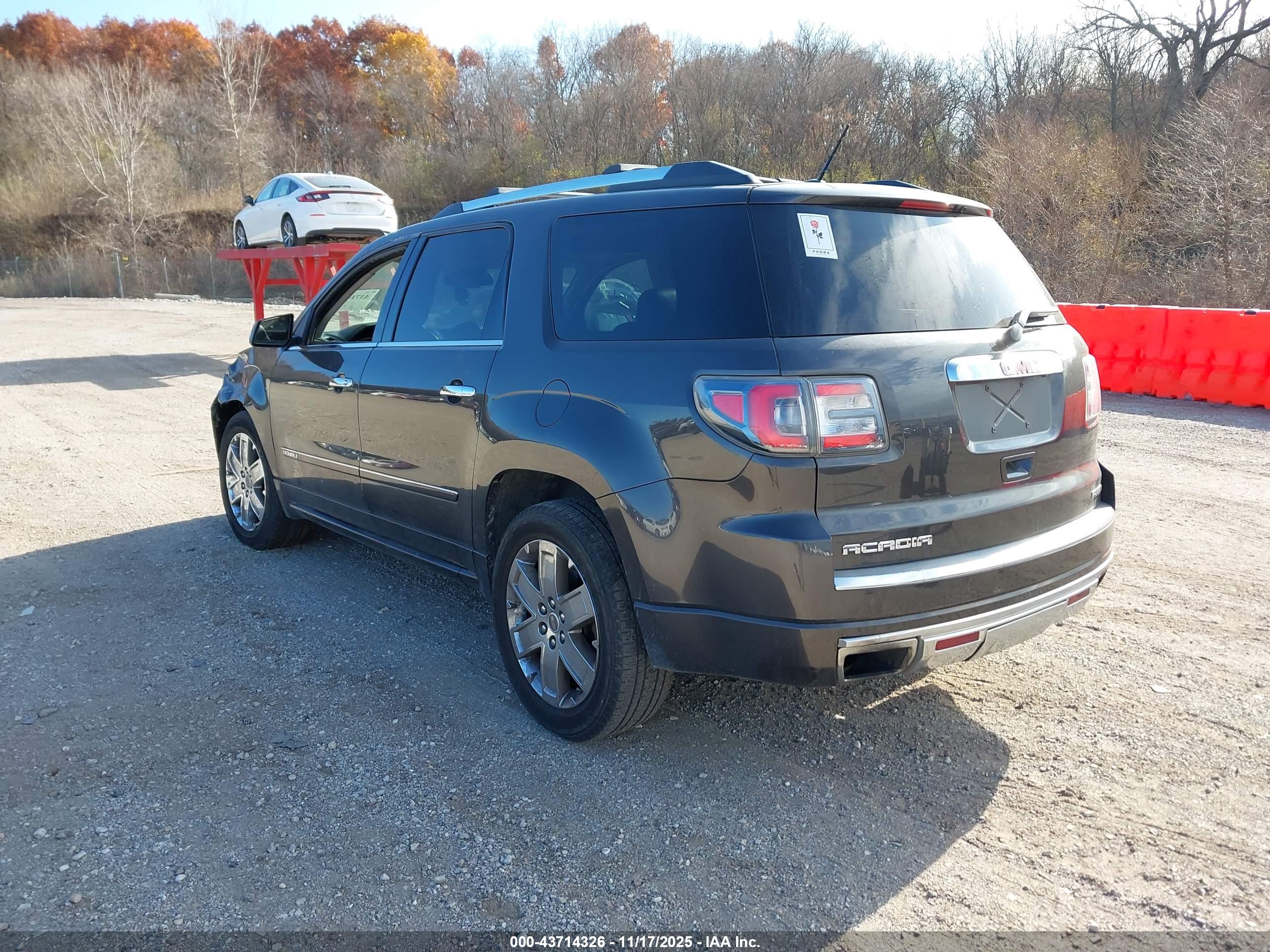 GMC ACADIA image 3