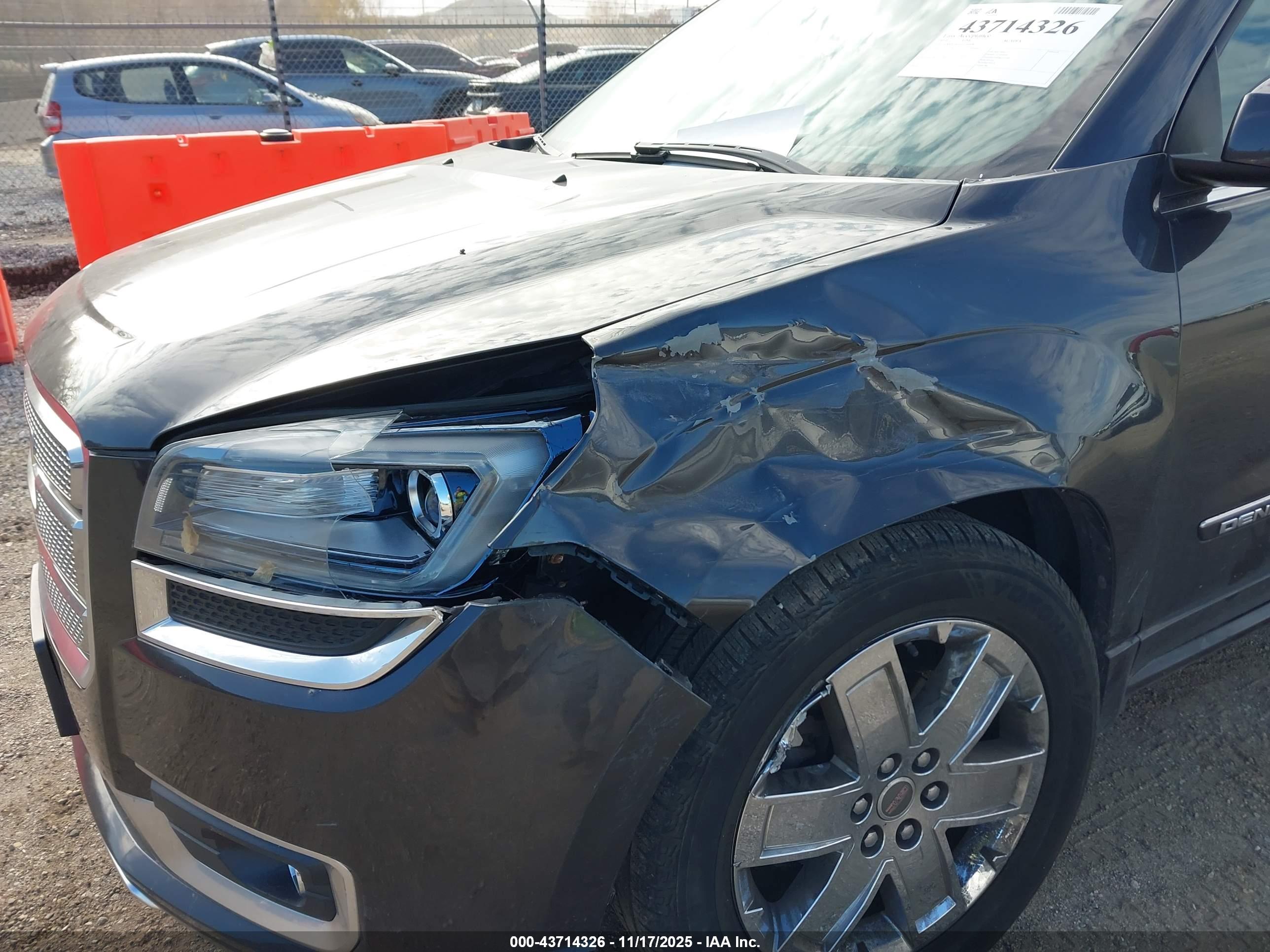 GMC ACADIA image 6