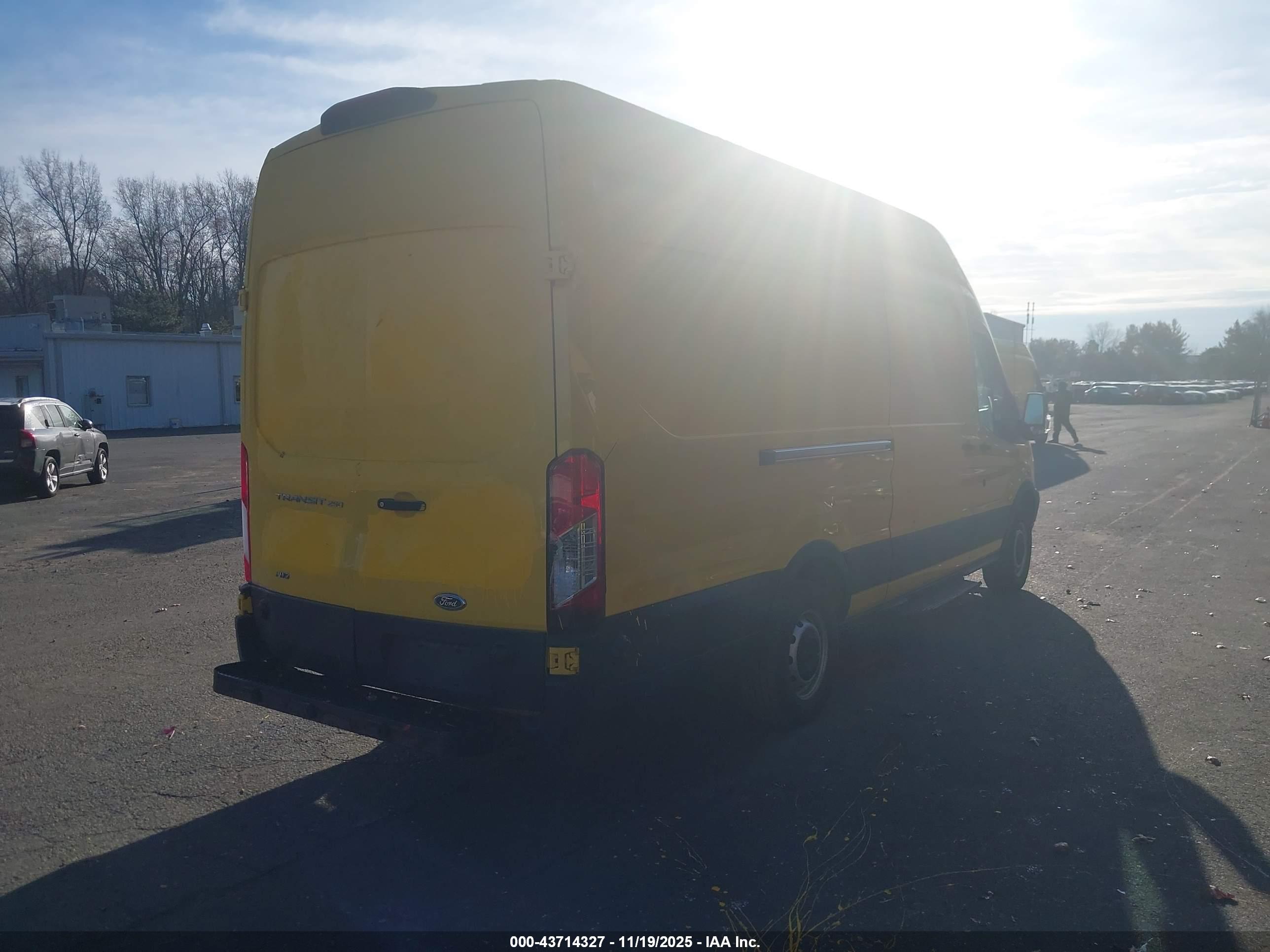 FORD TRANSIT-250 image 4