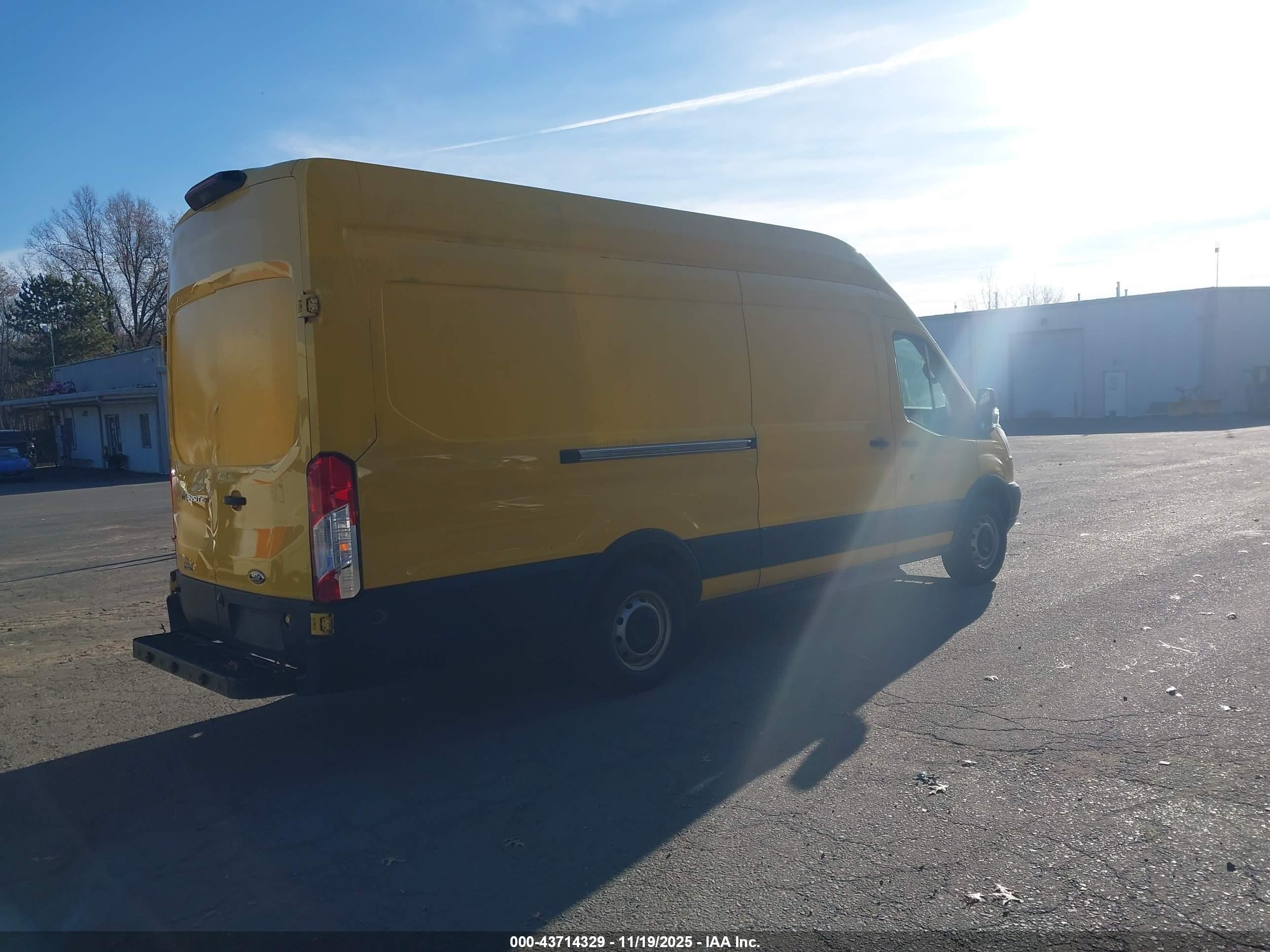 FORD TRANSIT-250 image 4