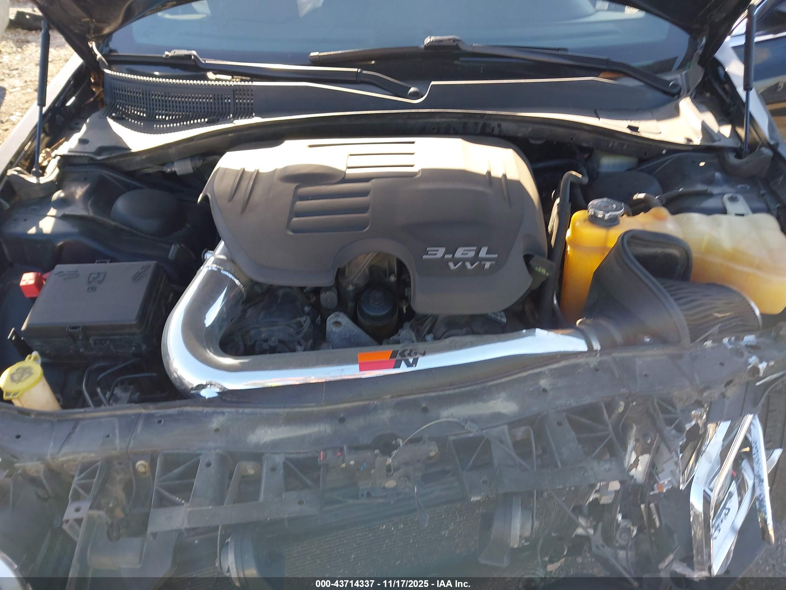 CHRYSLER 300 image 10