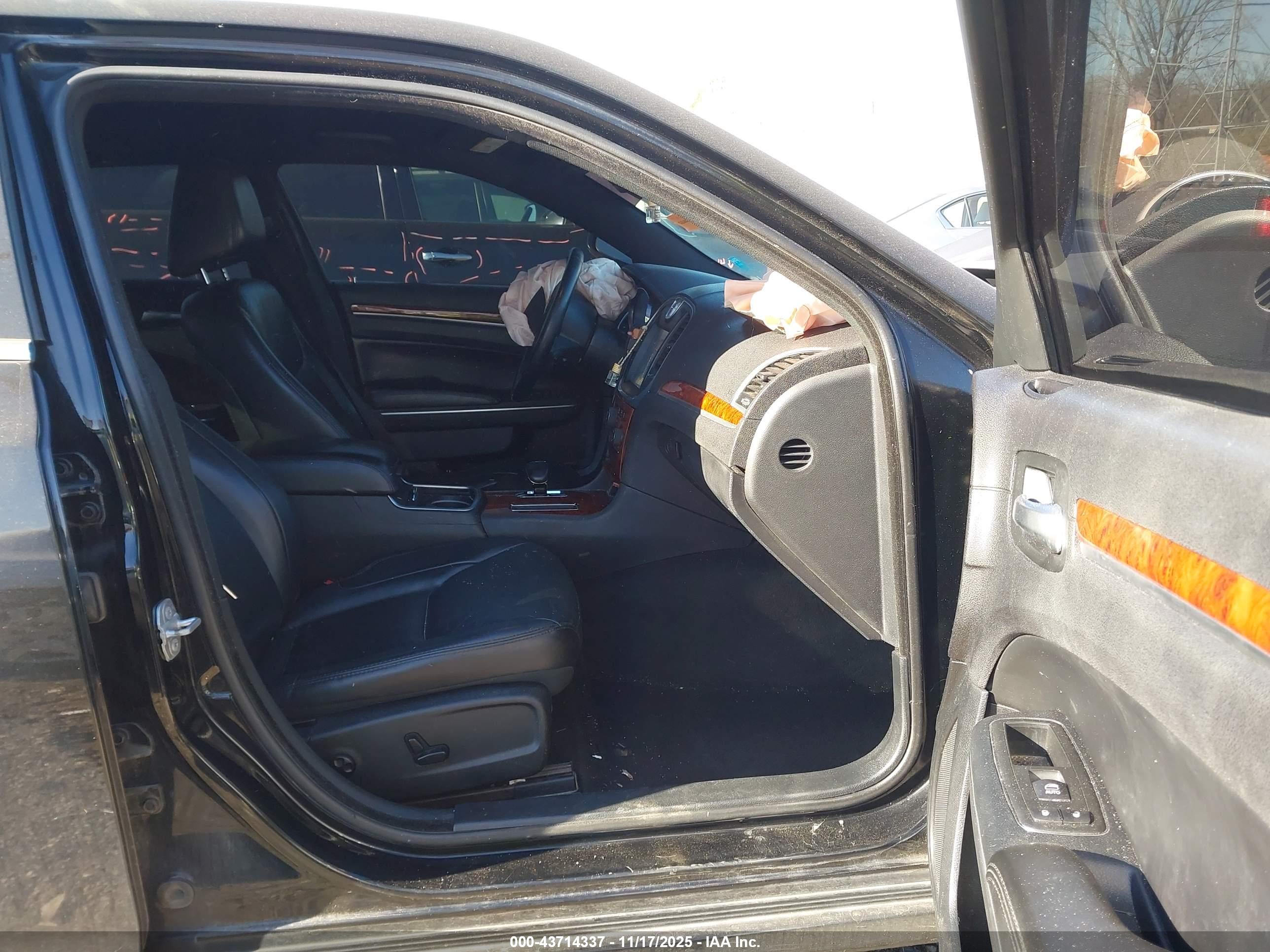 CHRYSLER 300 image 5