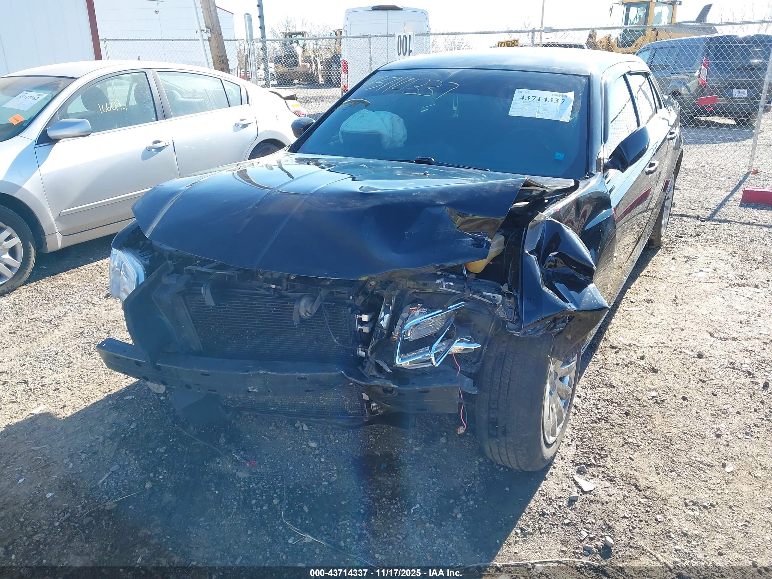 CHRYSLER 300 image 6