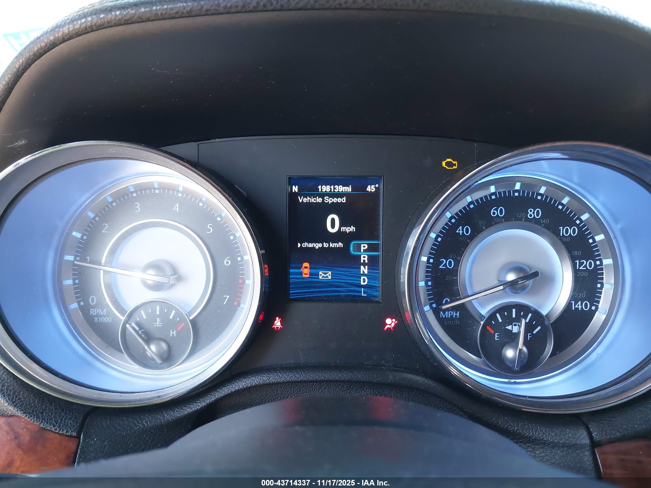 CHRYSLER 300 image 7
