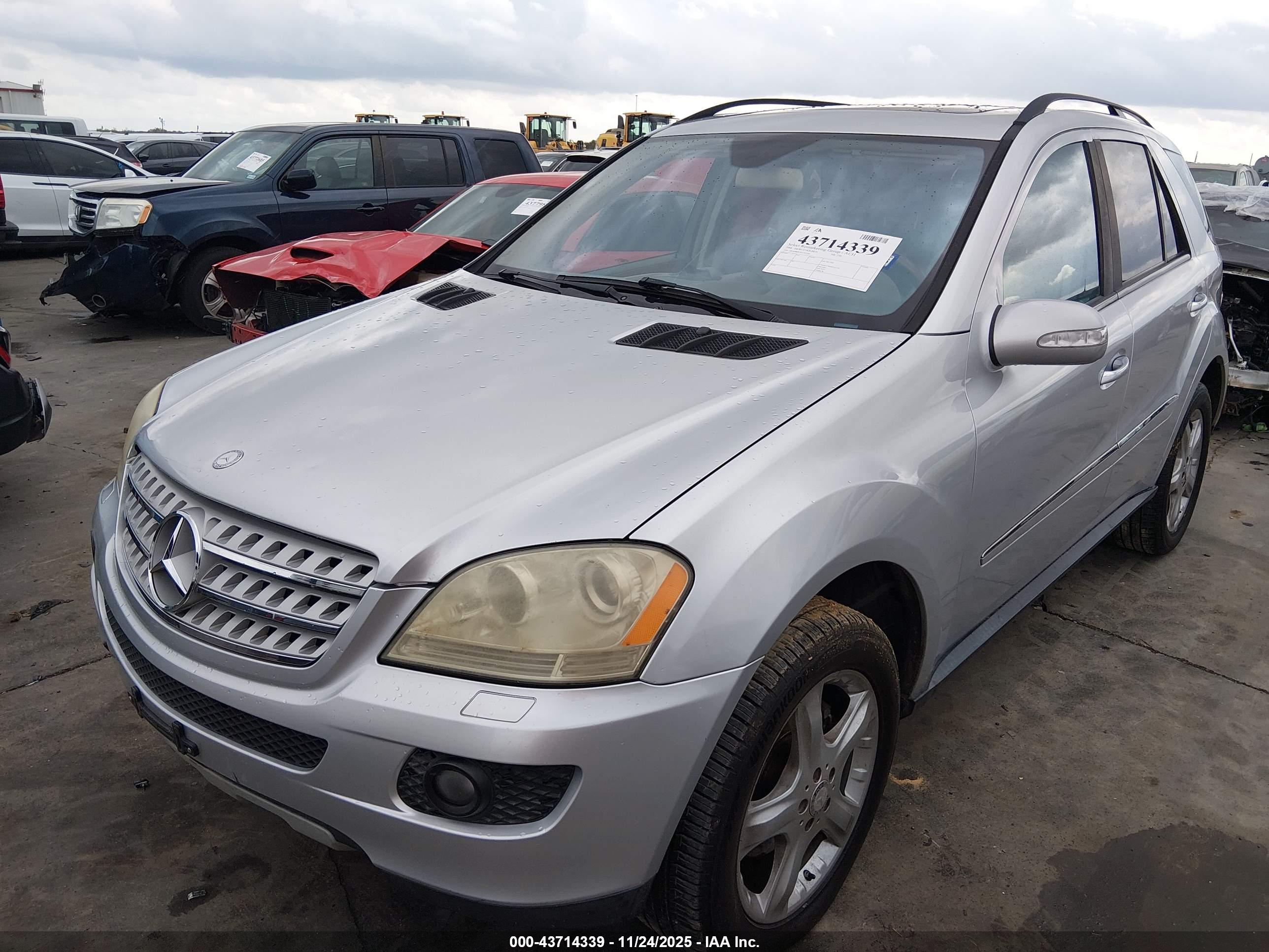 MERCEDES-BENZ ML image 2