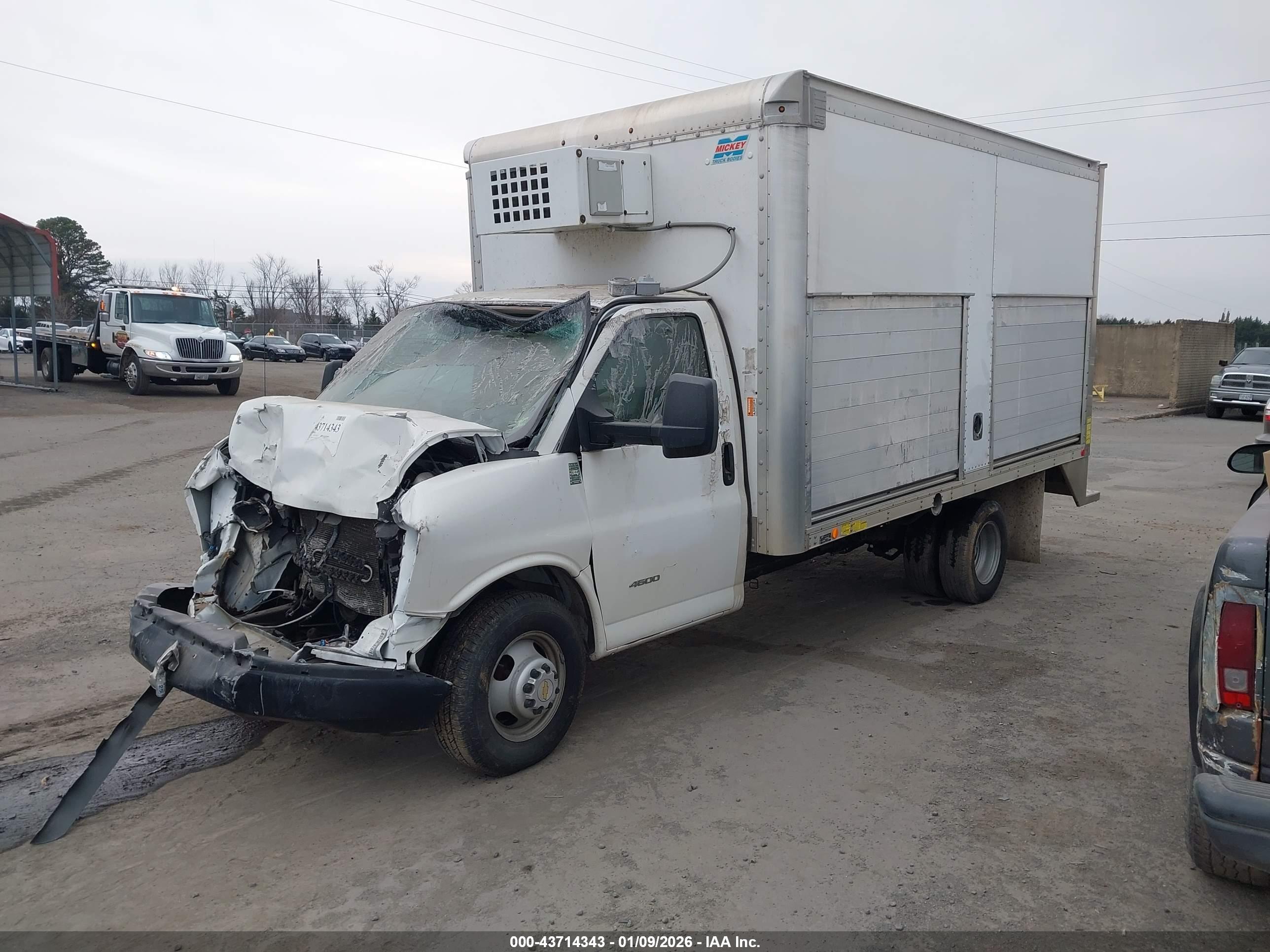 CHEVROLET EXPRESS image 2