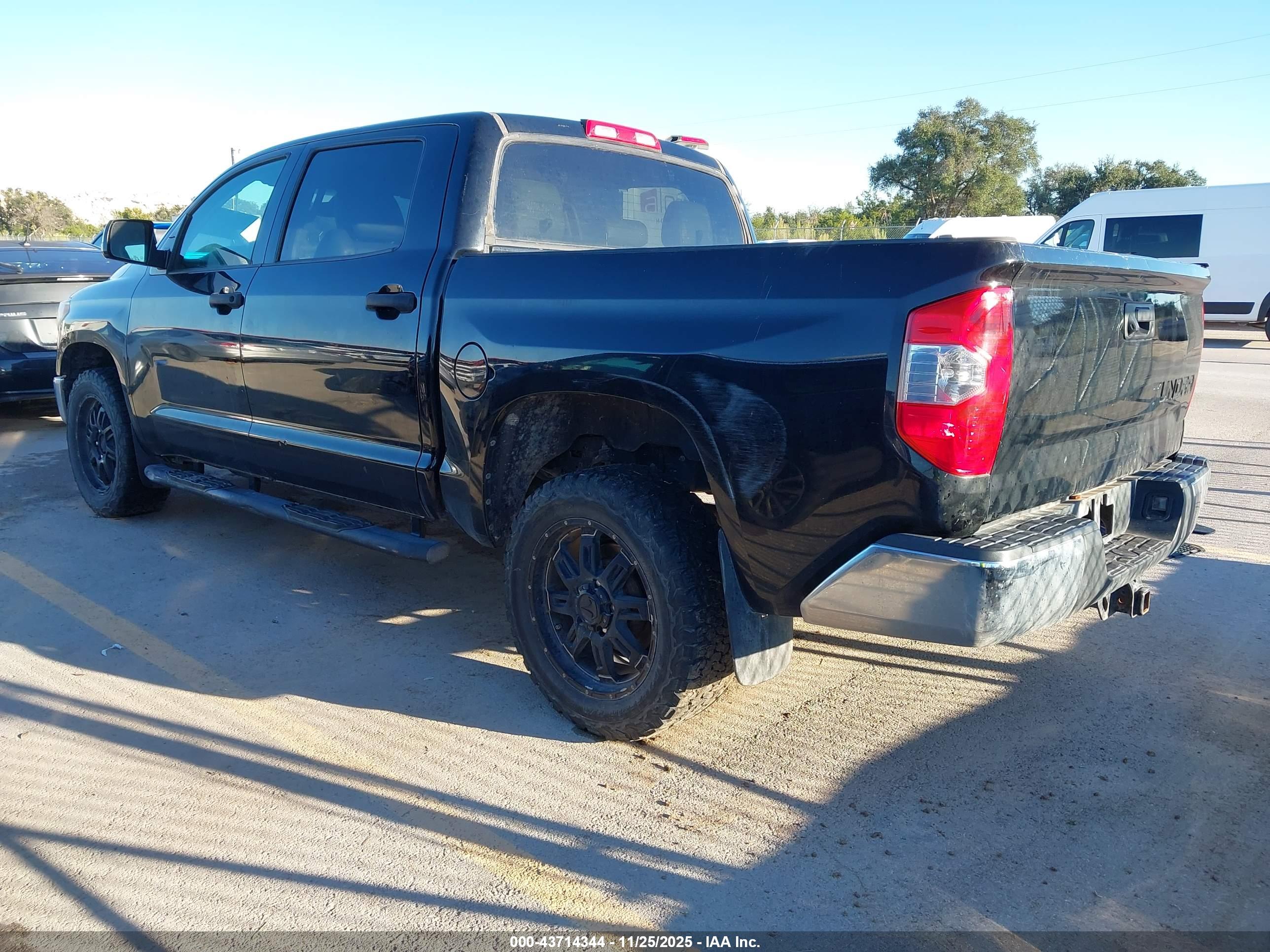 TOYOTA TUNDRA image 3