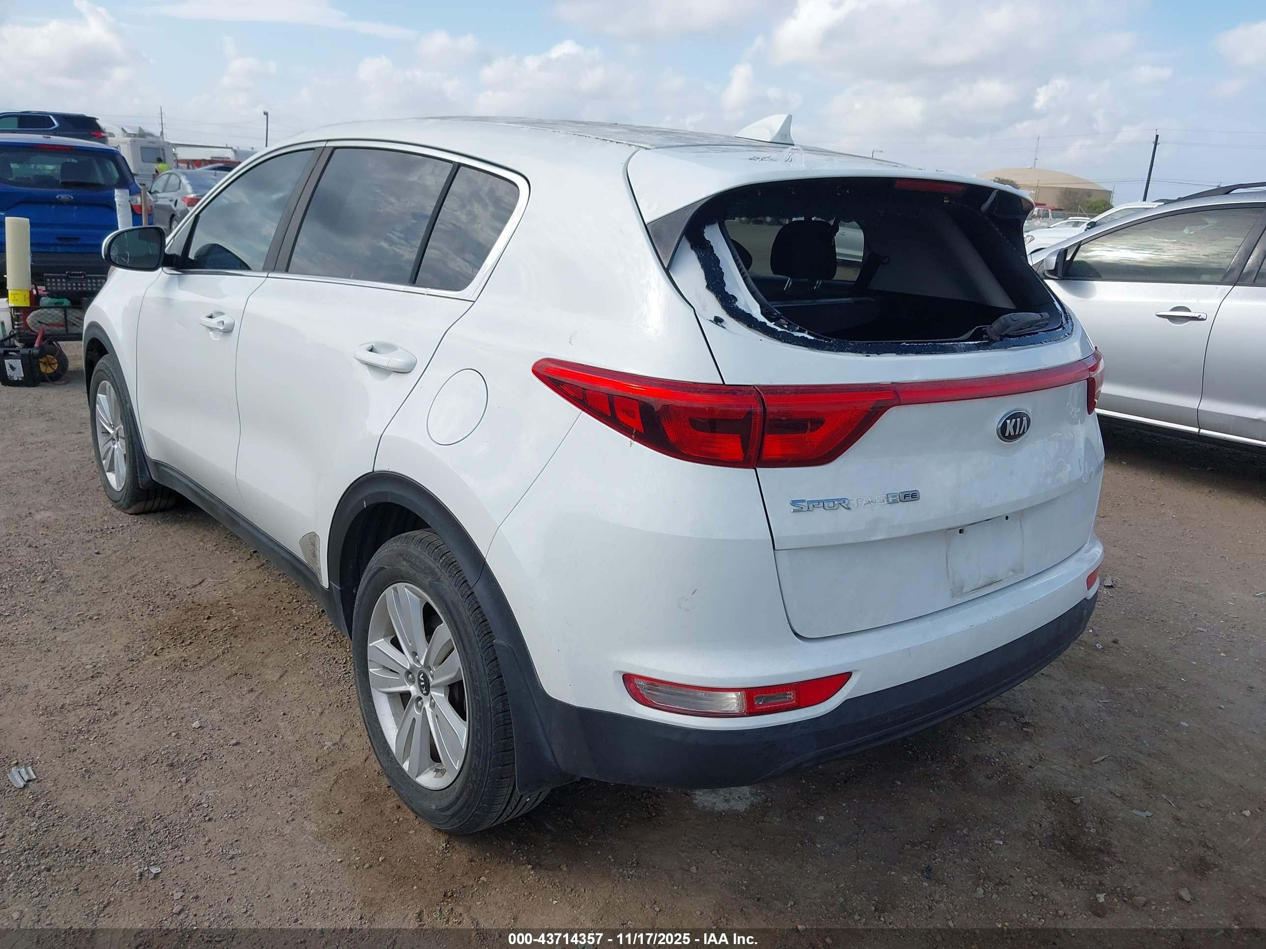 KIA SPORTAGE image 3