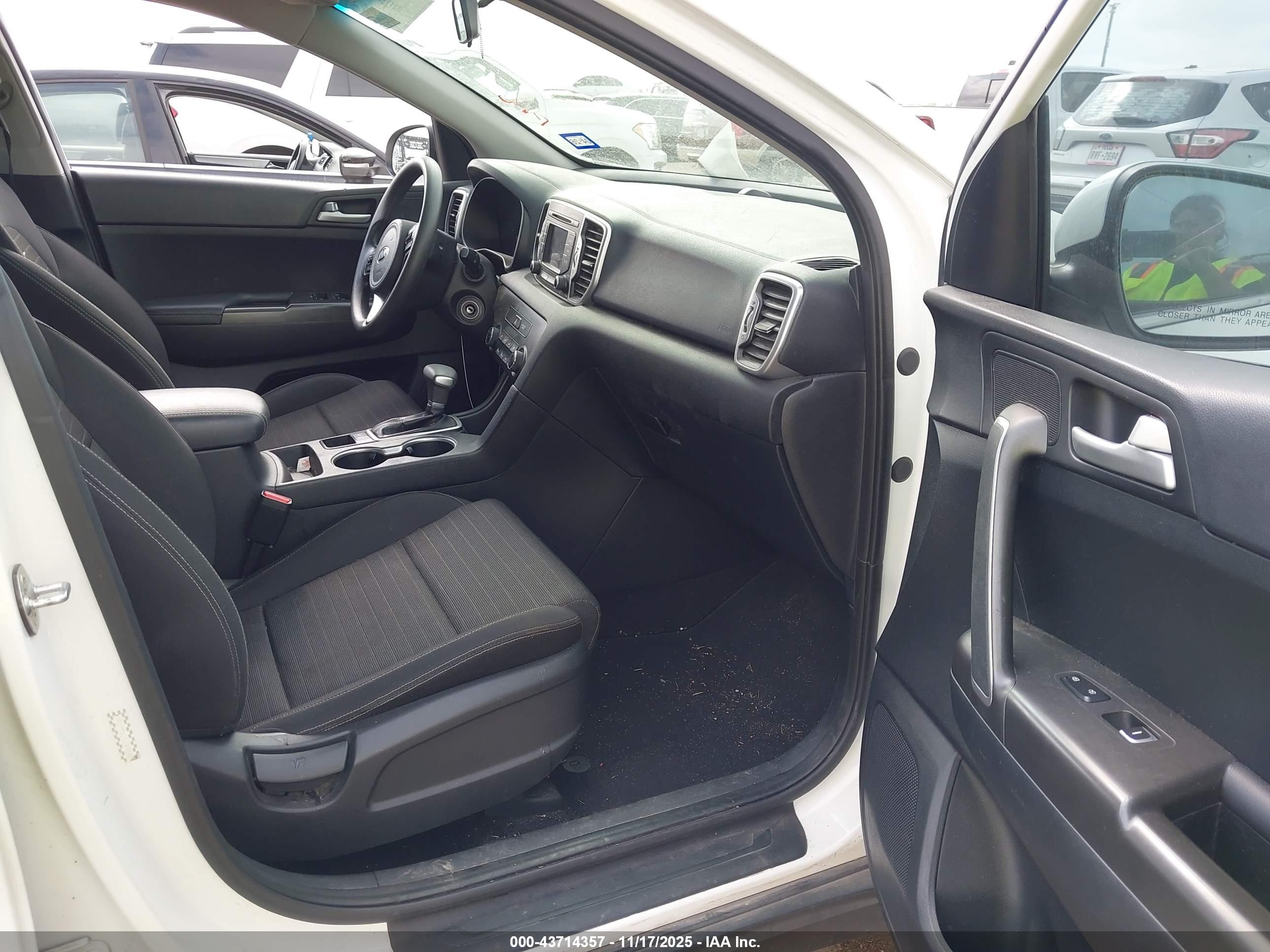 KIA SPORTAGE image 5