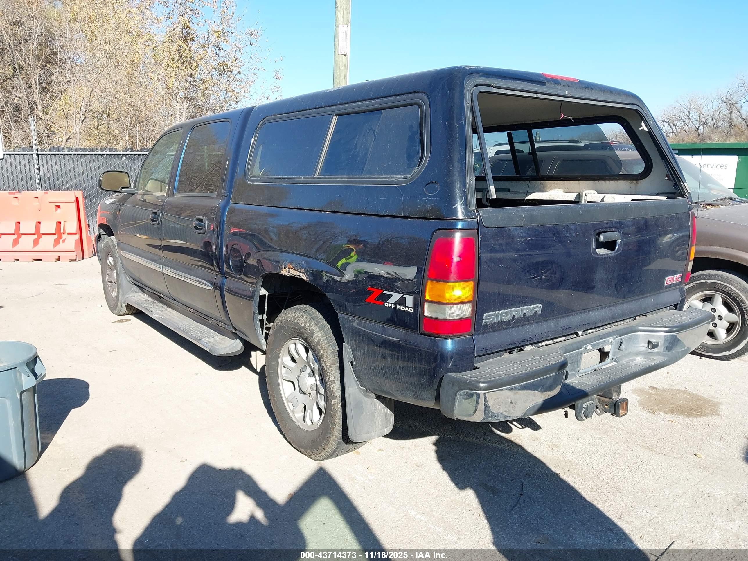 GMC SIERRA image 3