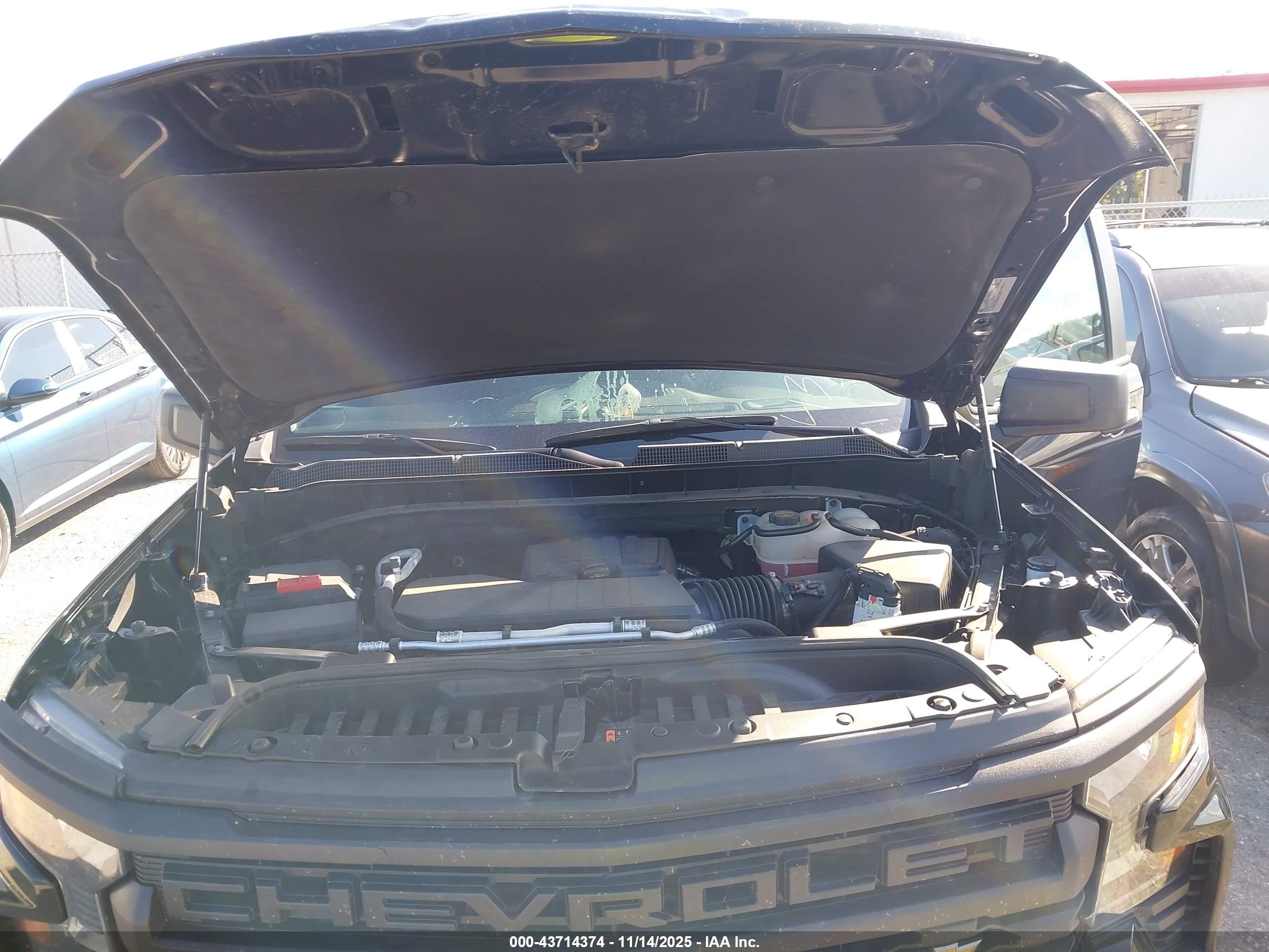 CHEVROLET SILVERADO image 10