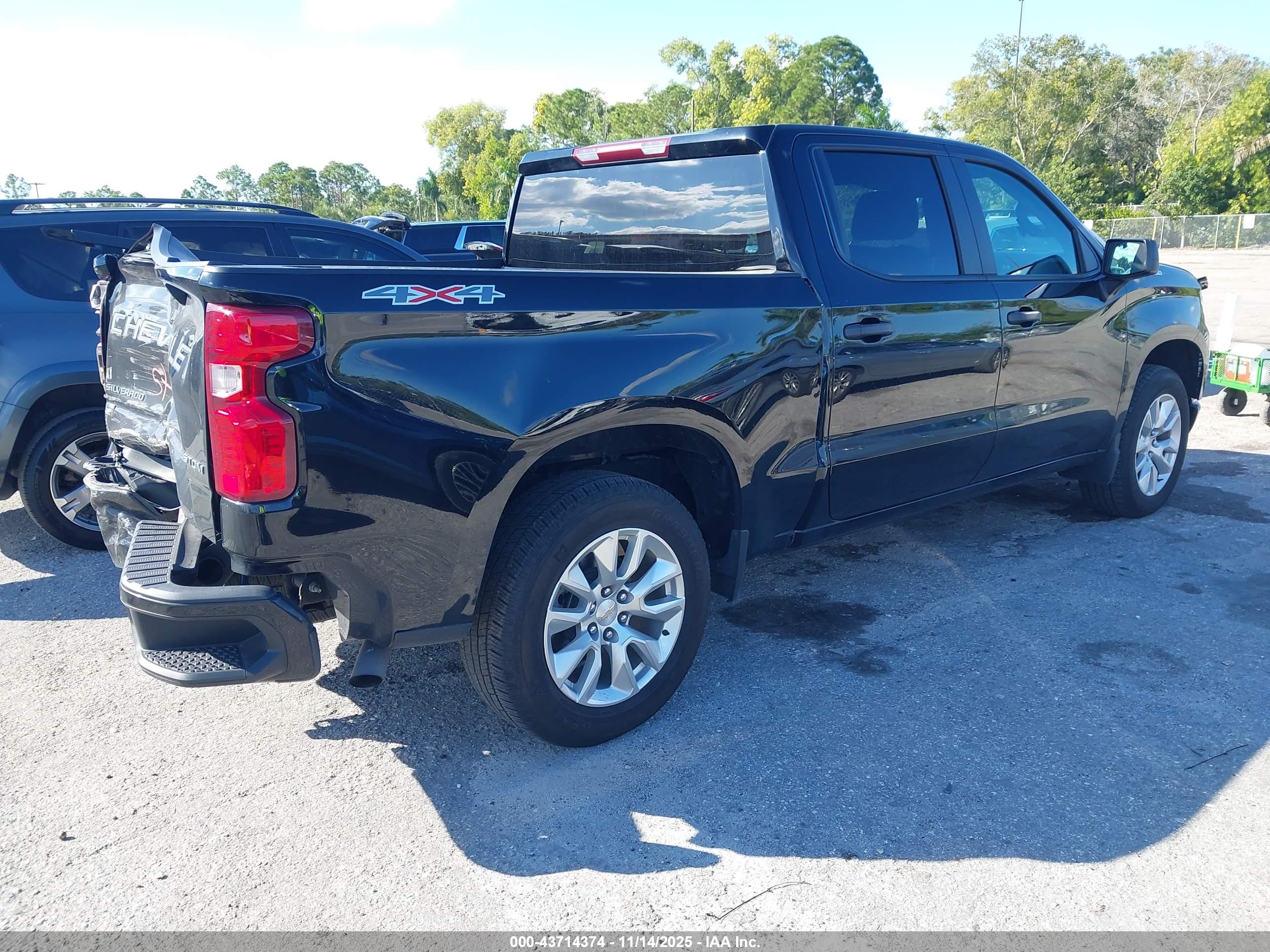 CHEVROLET SILVERADO image 4