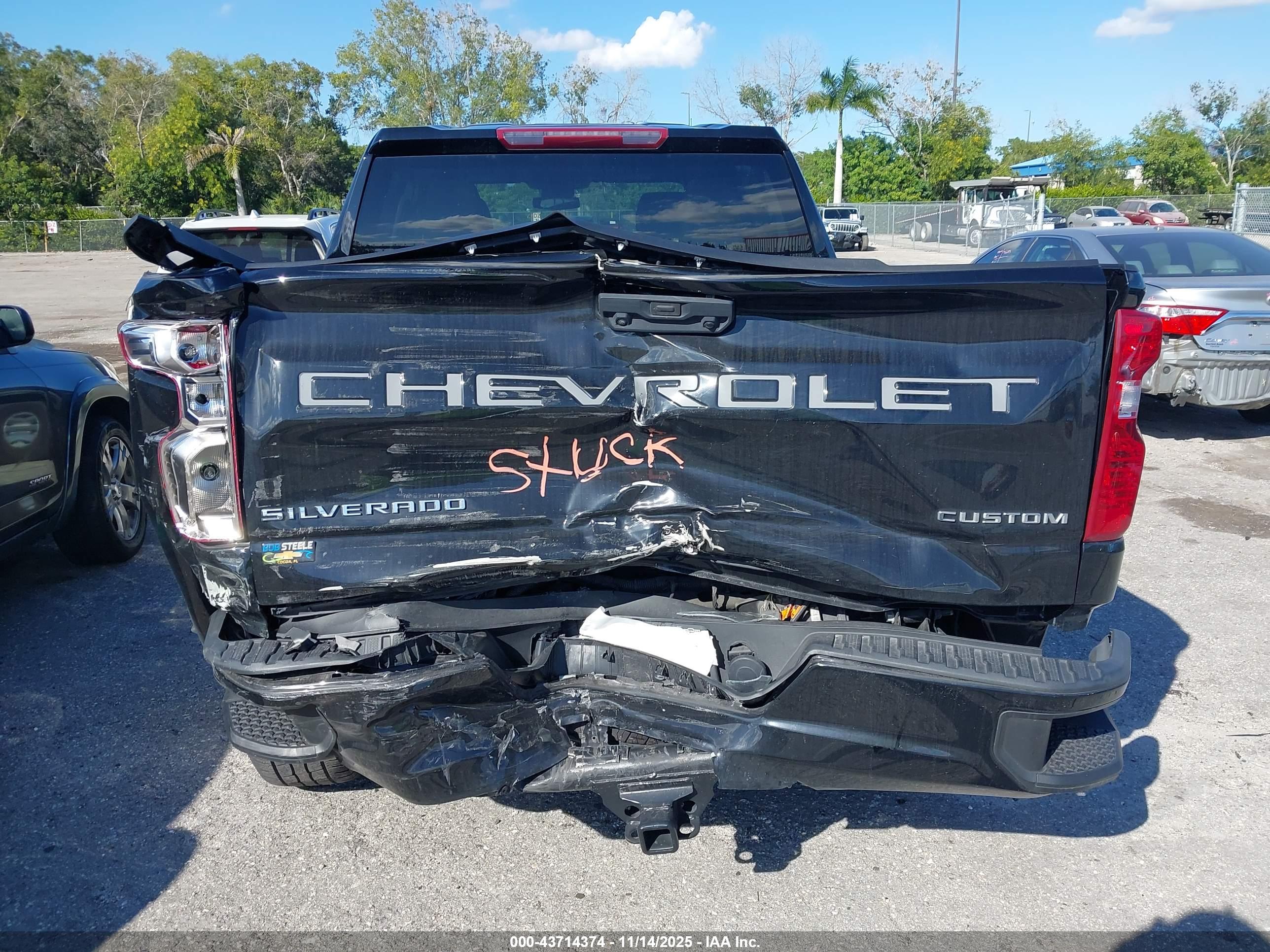 CHEVROLET SILVERADO image 6