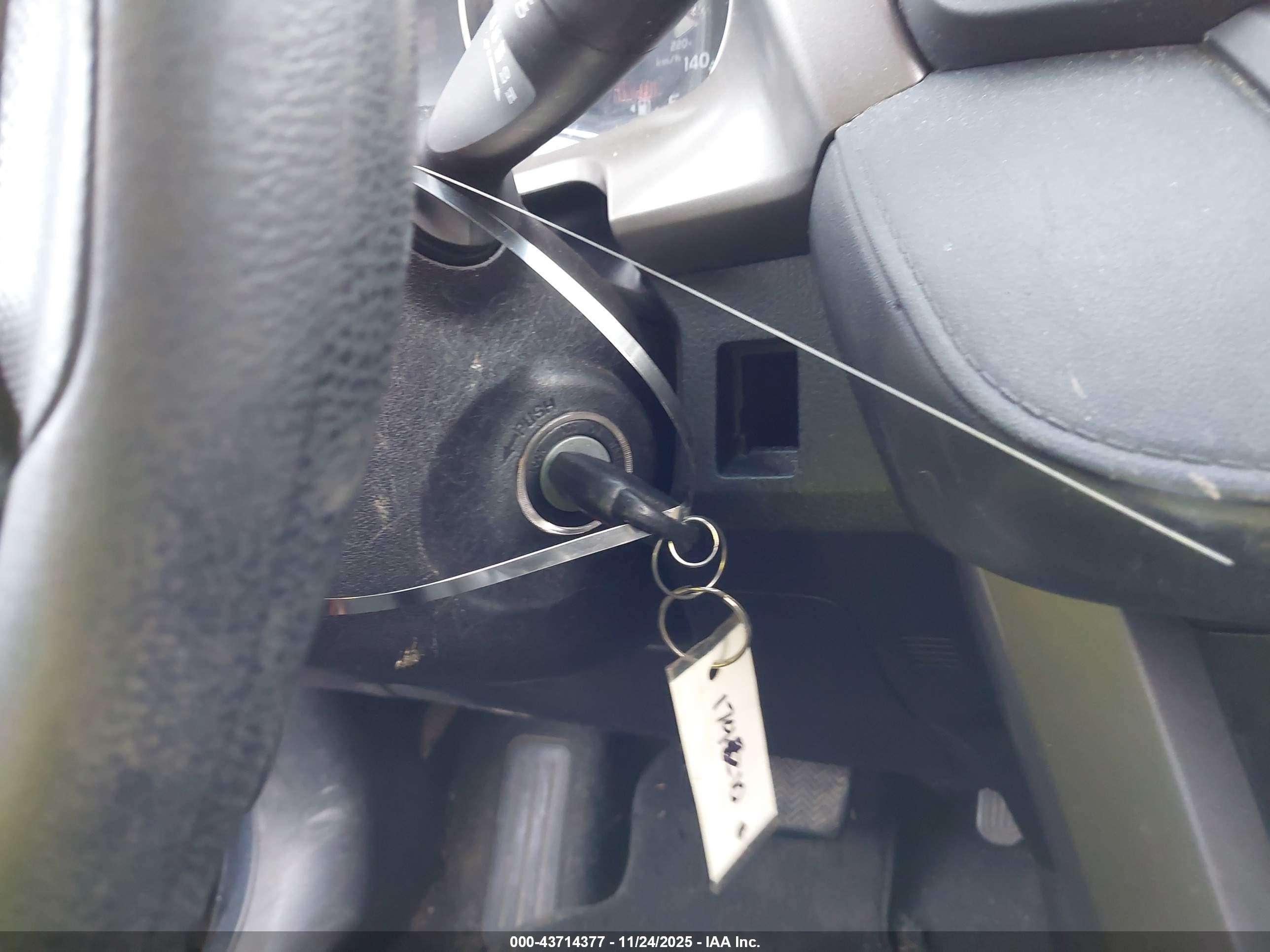 TOYOTA RAV4 image 11
