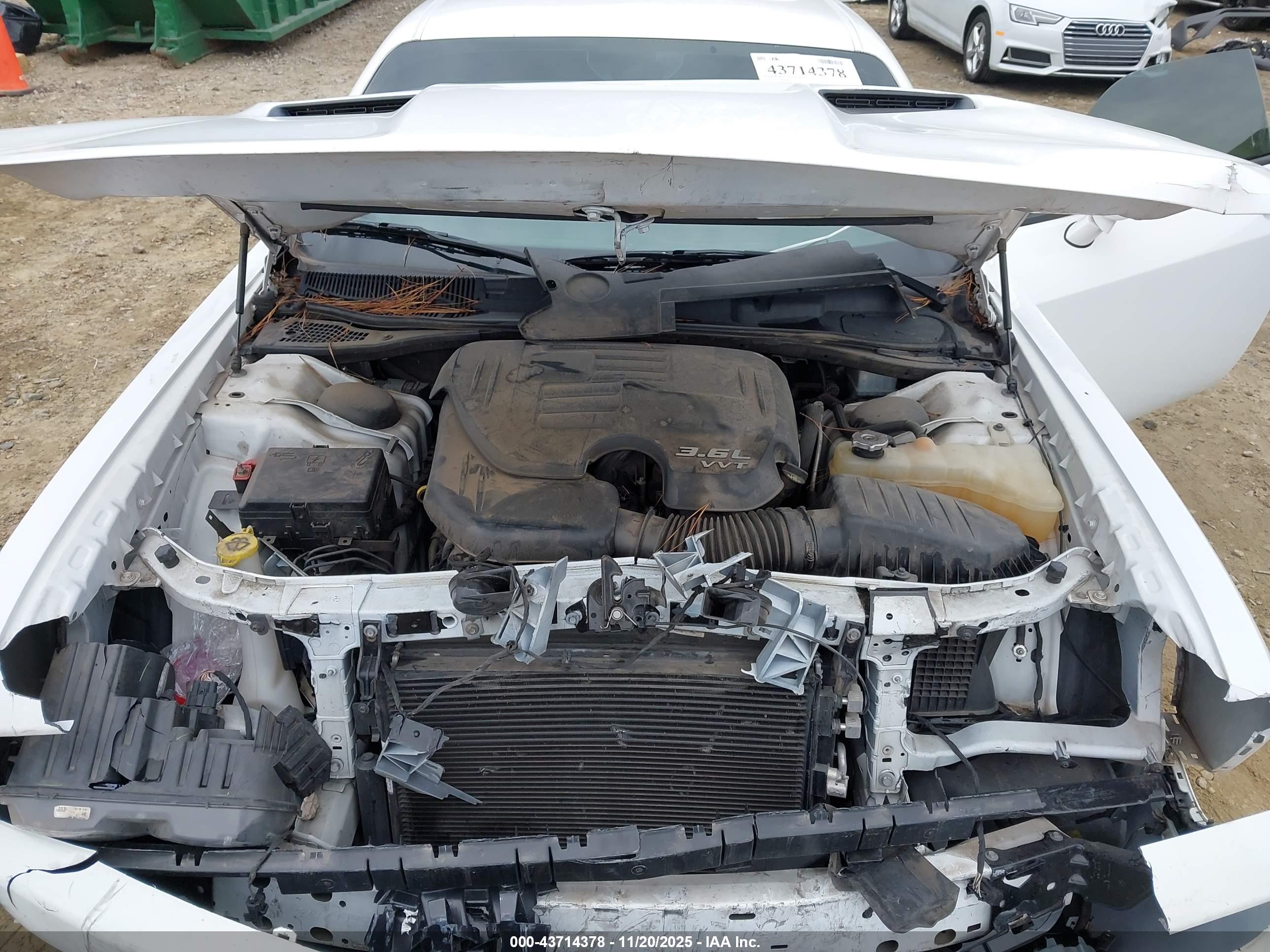 DODGE CHALLENGER image 10