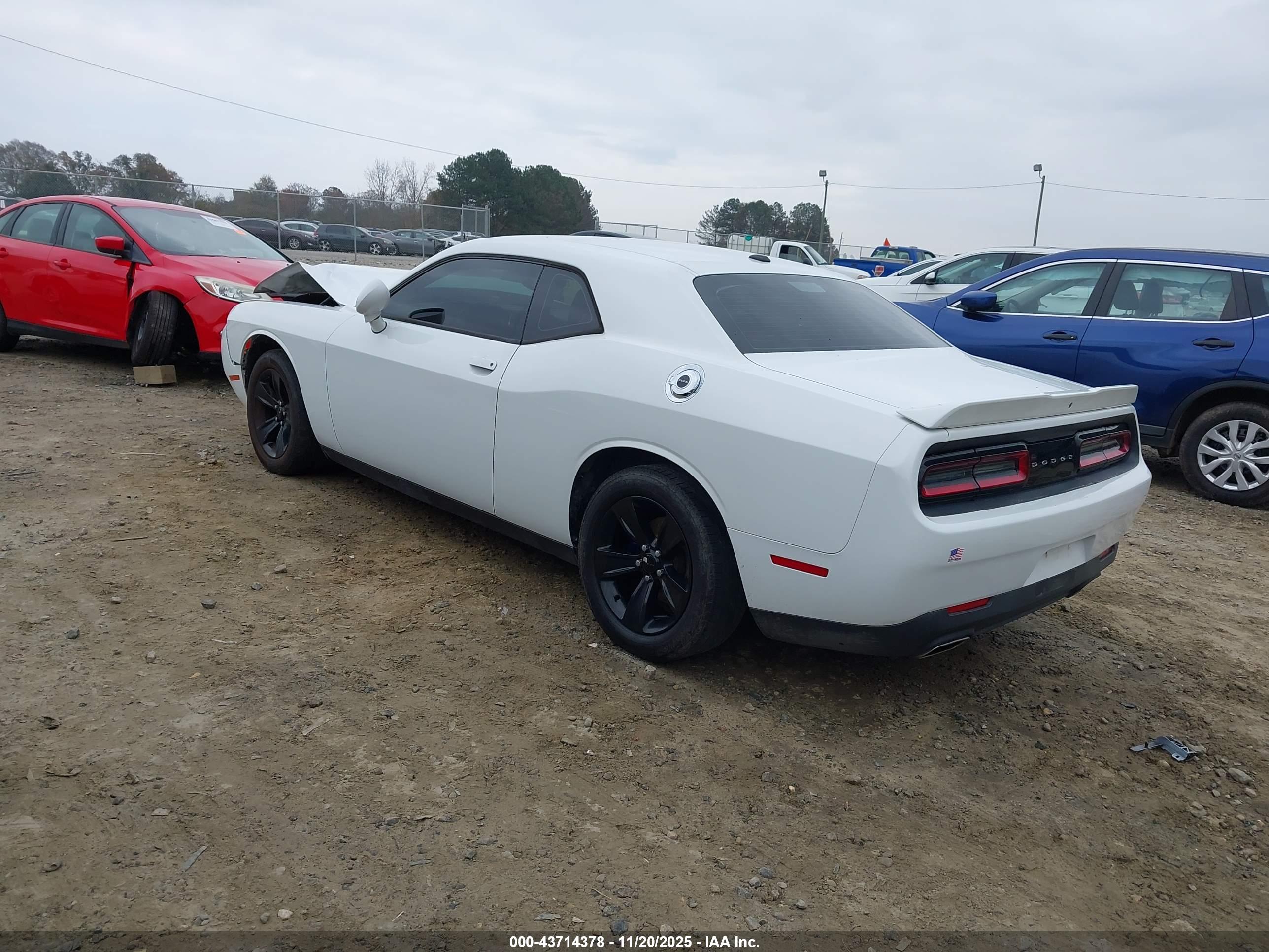 DODGE CHALLENGER image 3