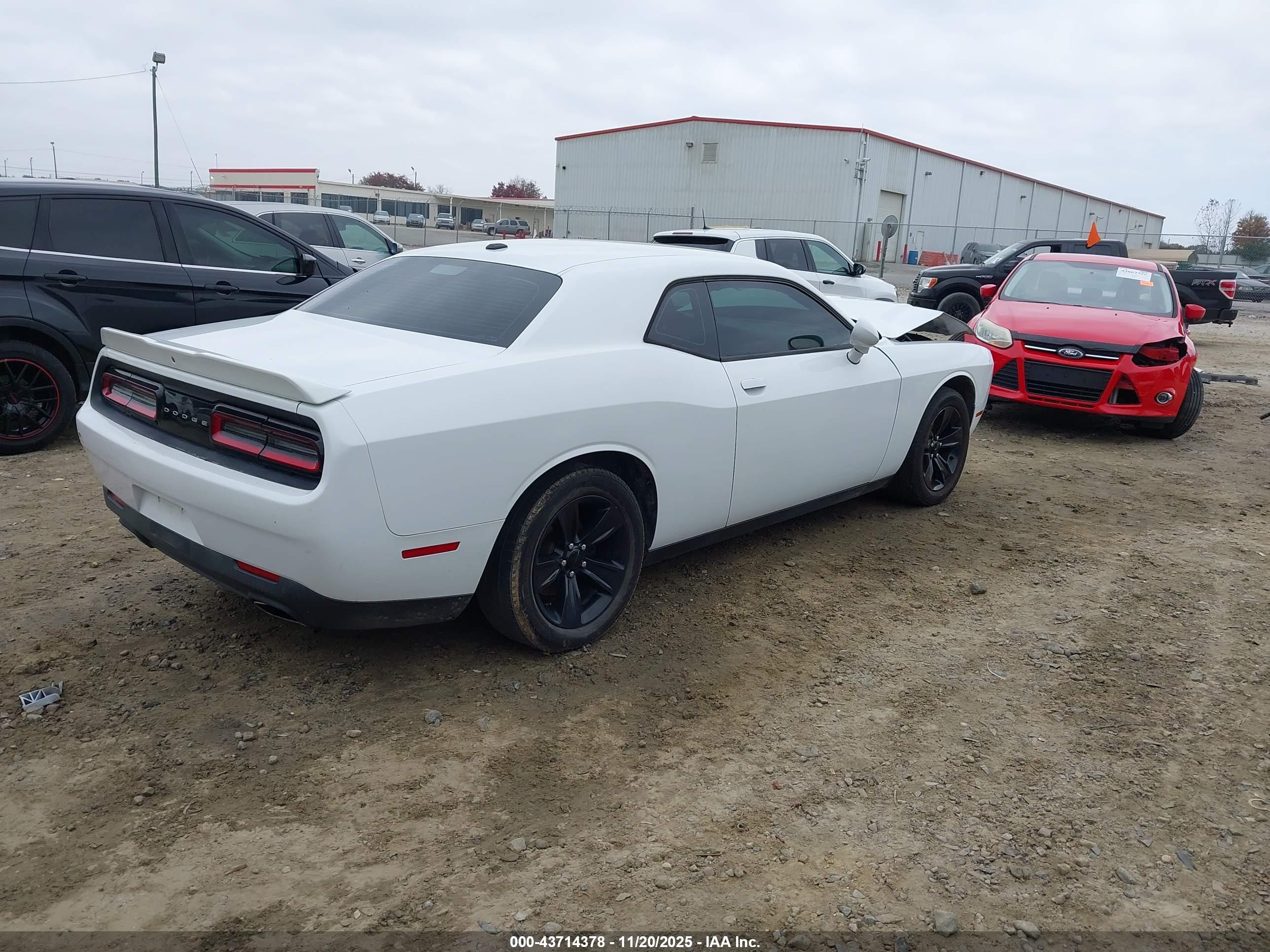 DODGE CHALLENGER image 4