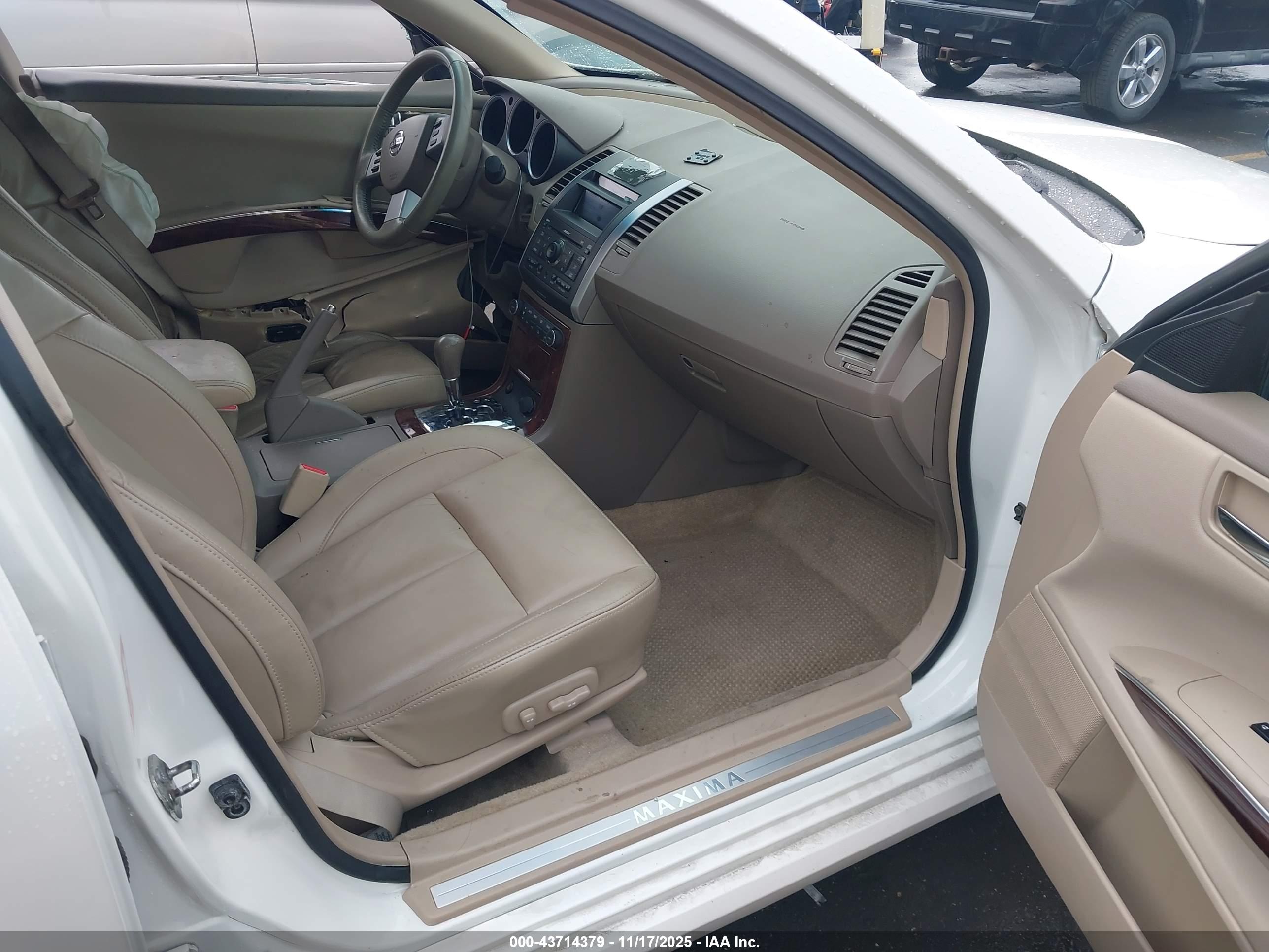 NISSAN MAXIMA image 5