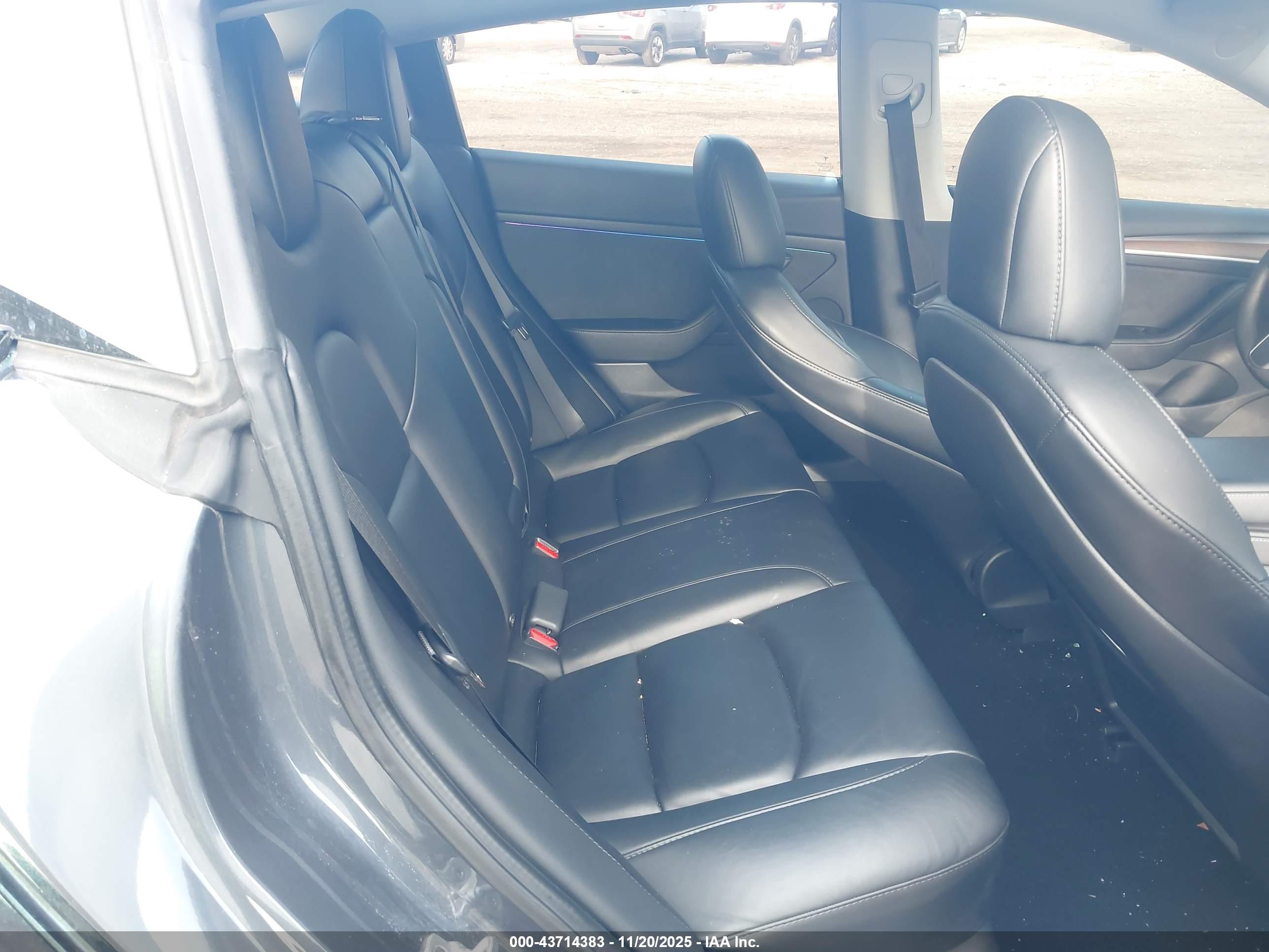 TESLA MODEL image 8
