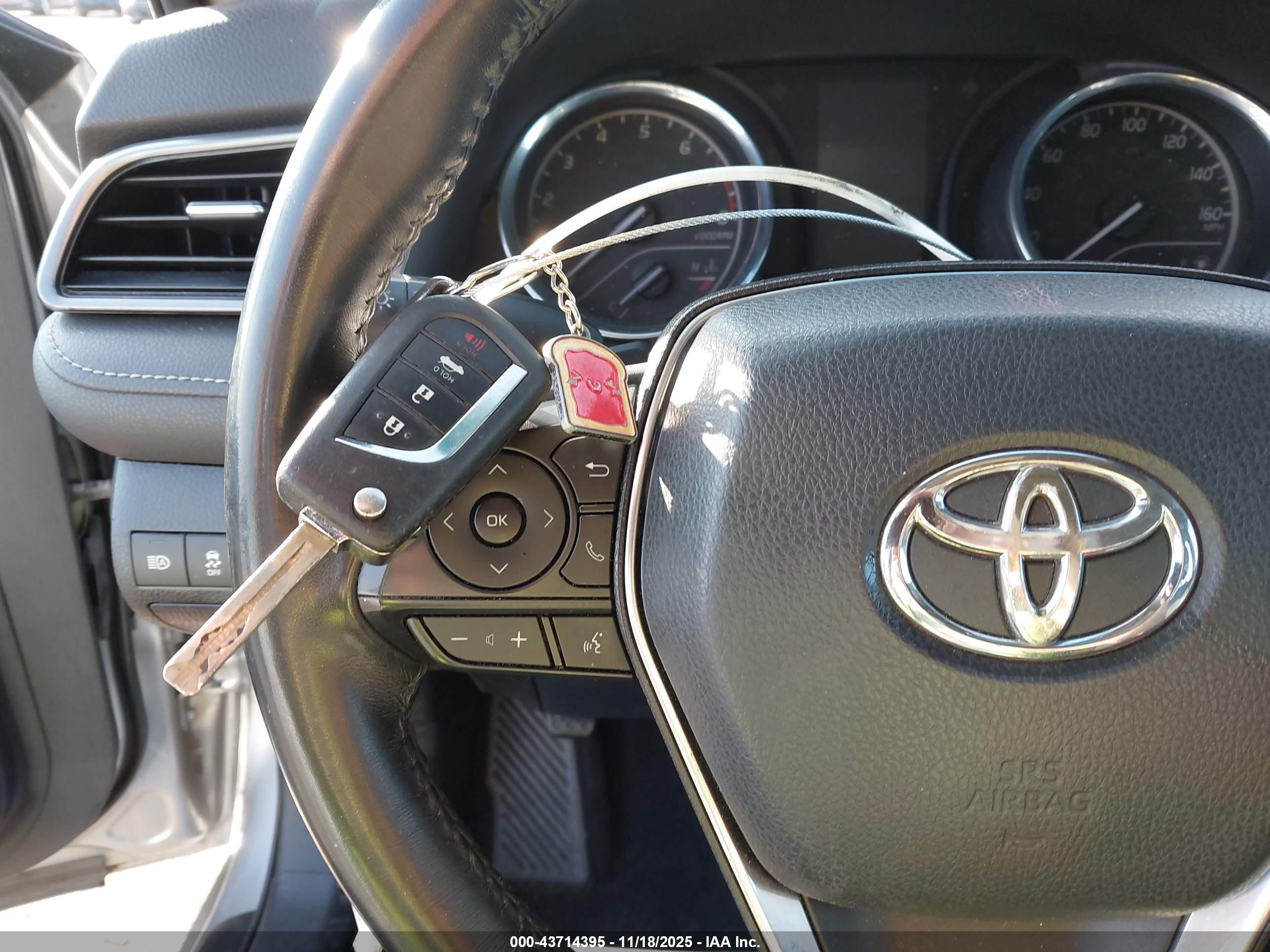 TOYOTA CAMRY image 11