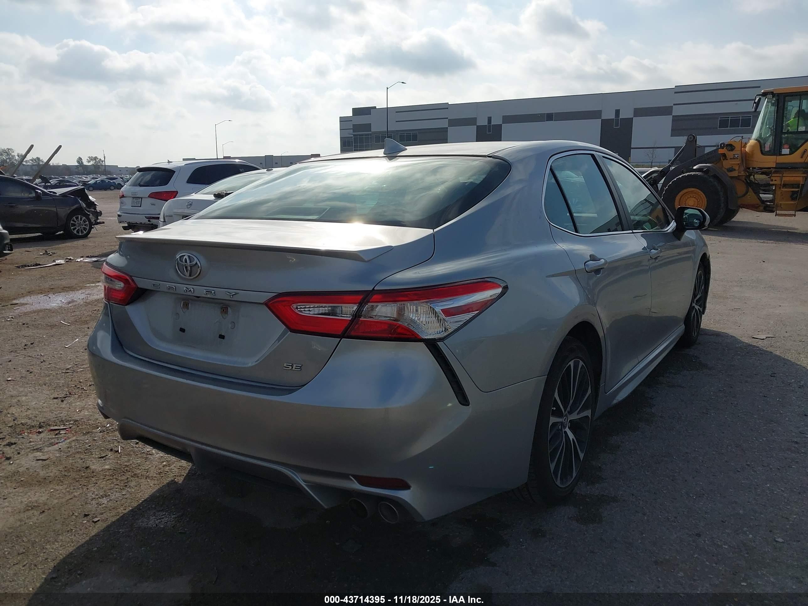 TOYOTA CAMRY image 4