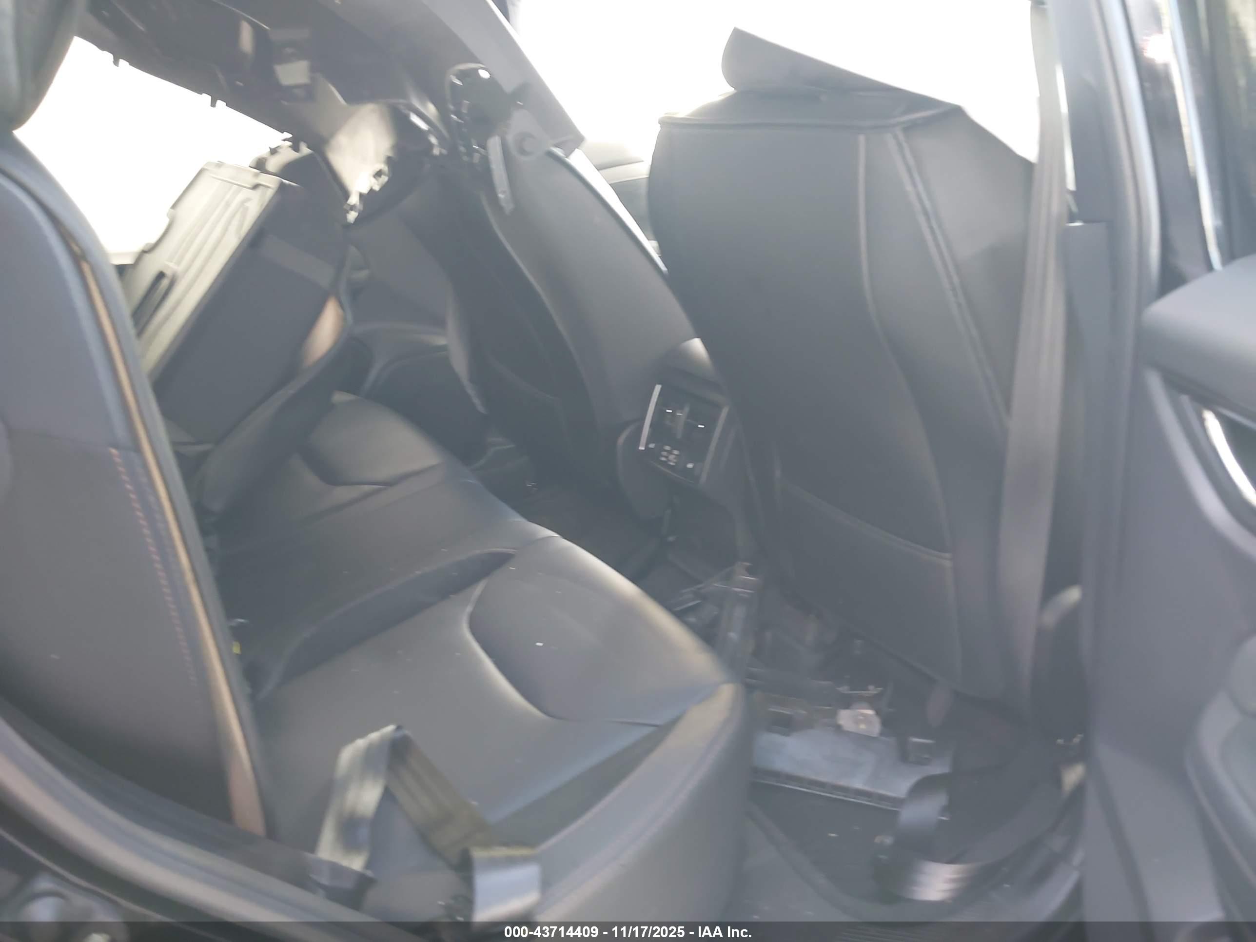 SUBARU FORESTER image 8