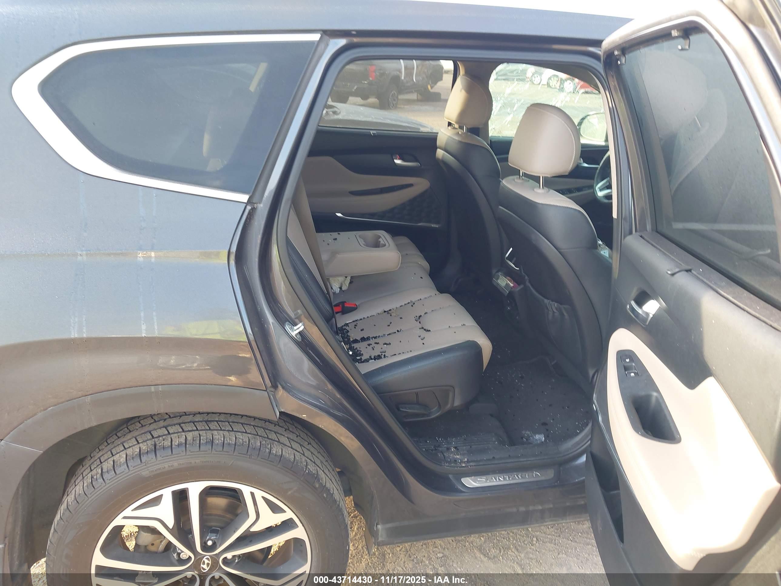 HYUNDAI SANTA image 8