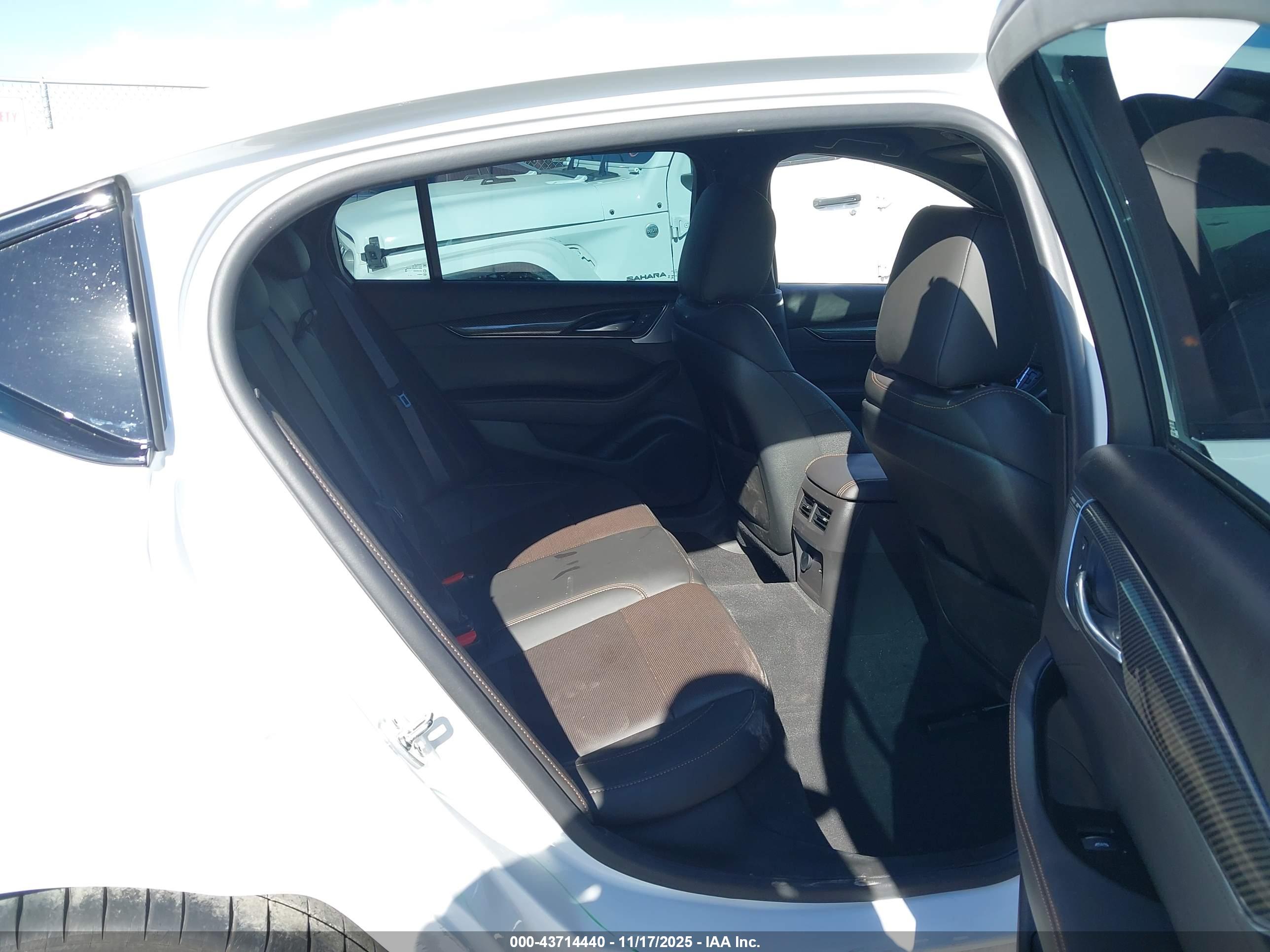 CADILLAC CT5-V image 8
